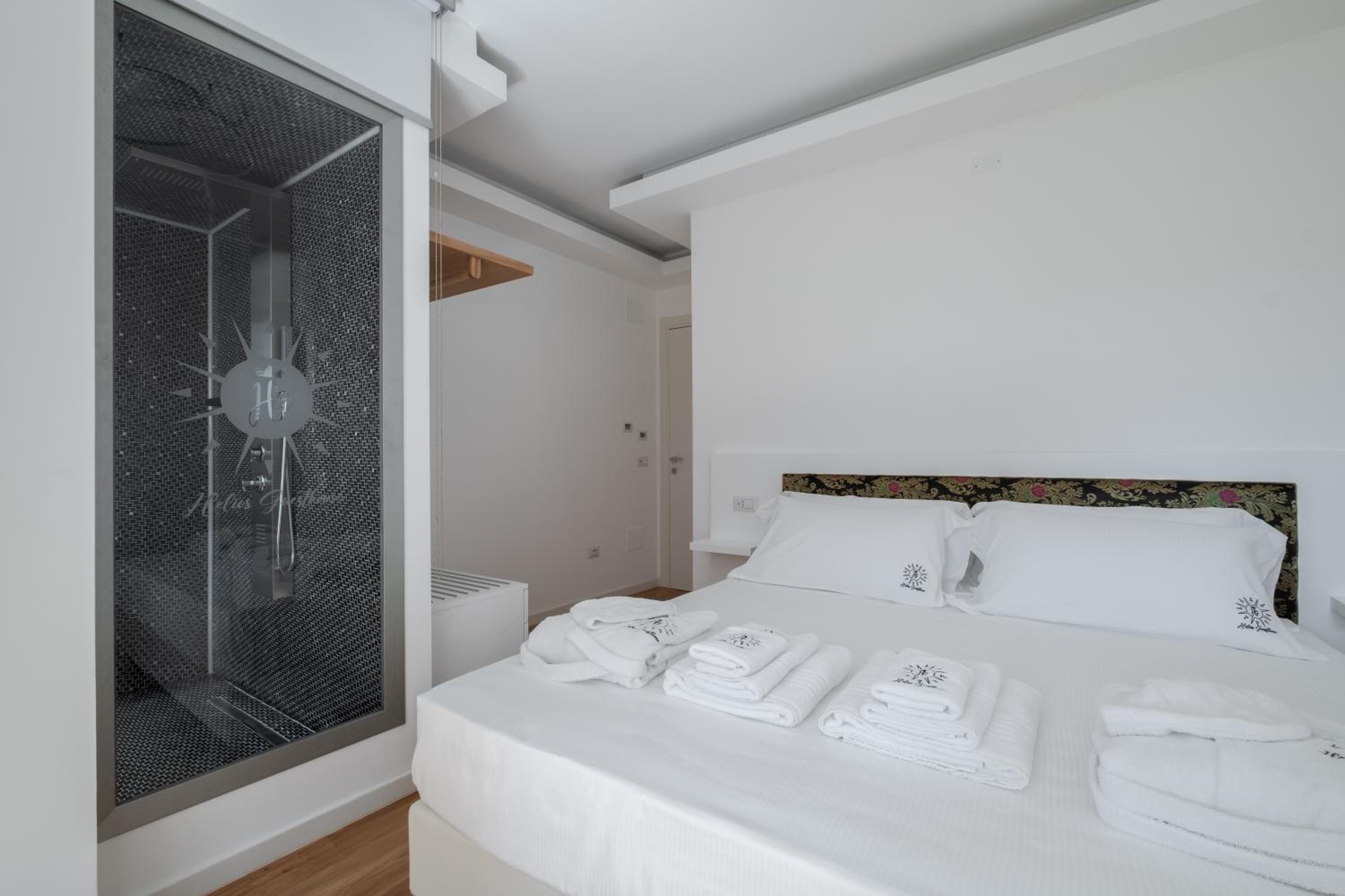 Double Room with Private Bathroom - Photo 3