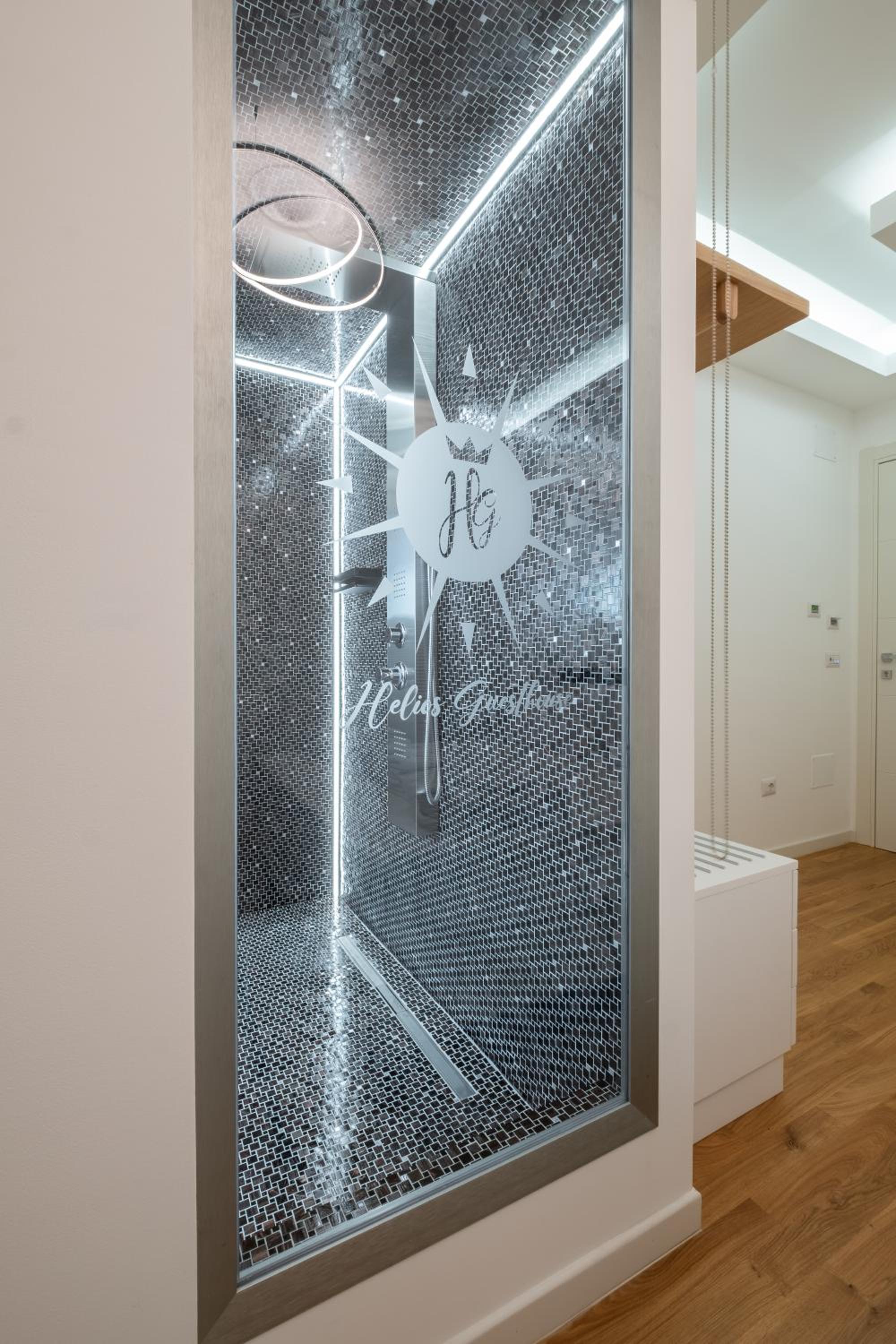 Double Room with Private Bathroom - Photo 21