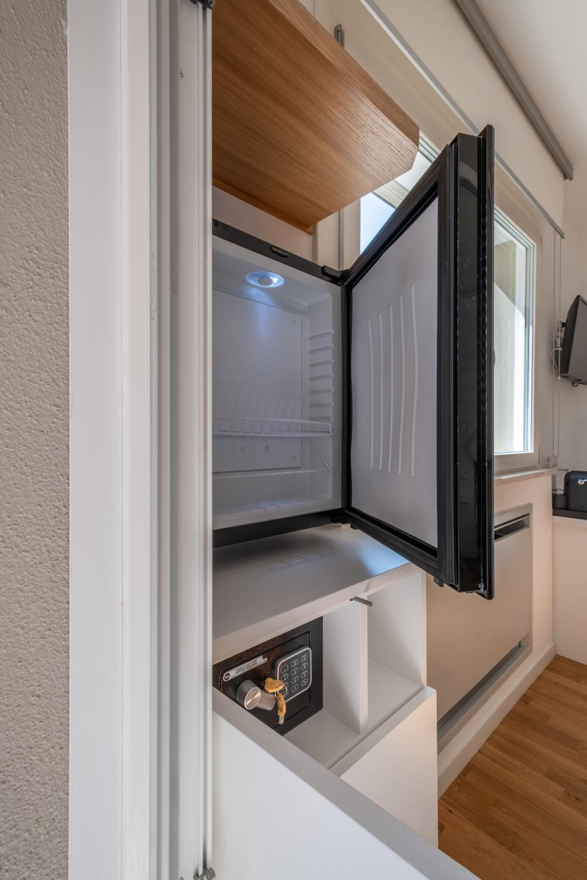 Double Room with Private Bathroom - Photo 25