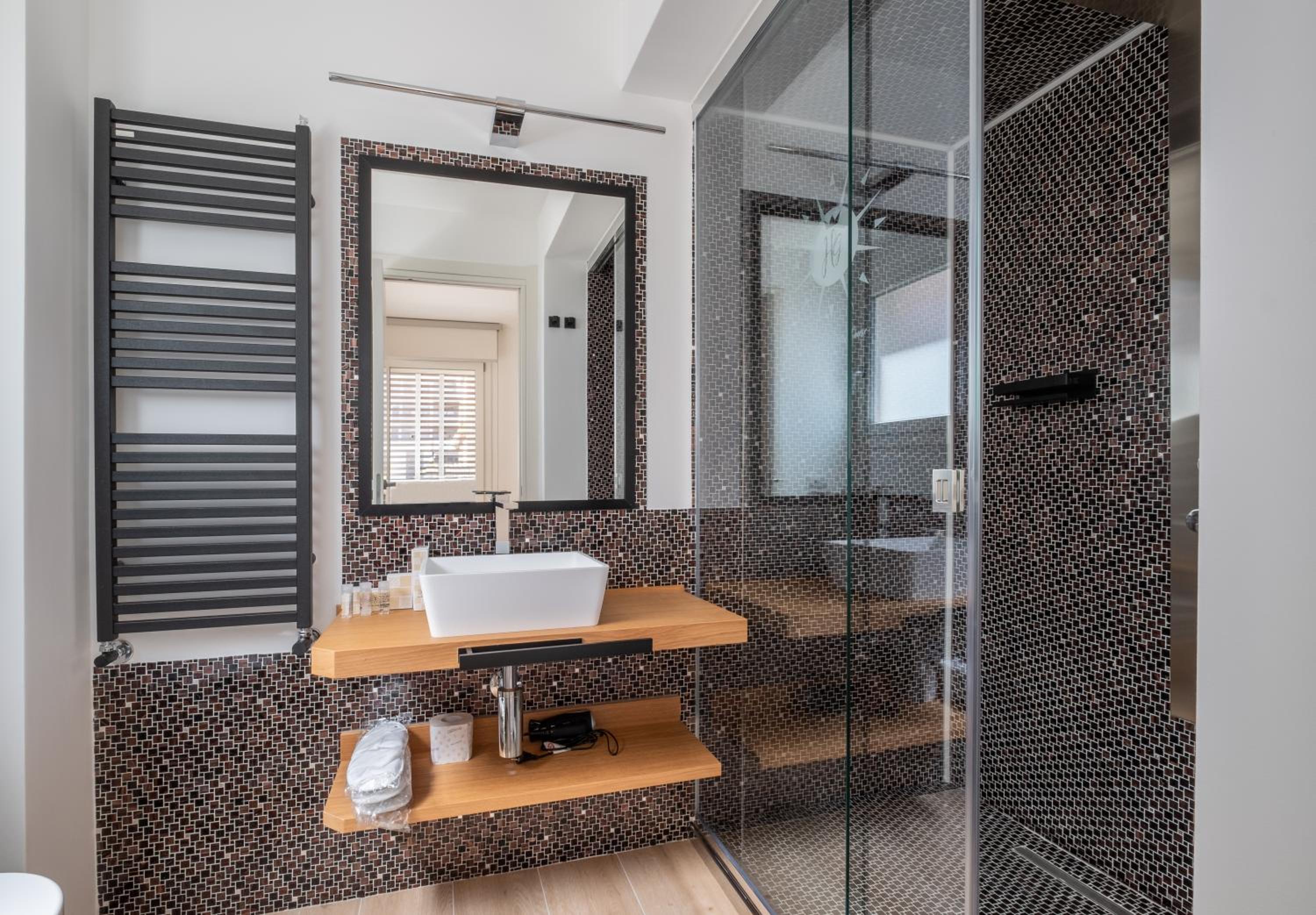 Double Room with Private Bathroom - Photo 18