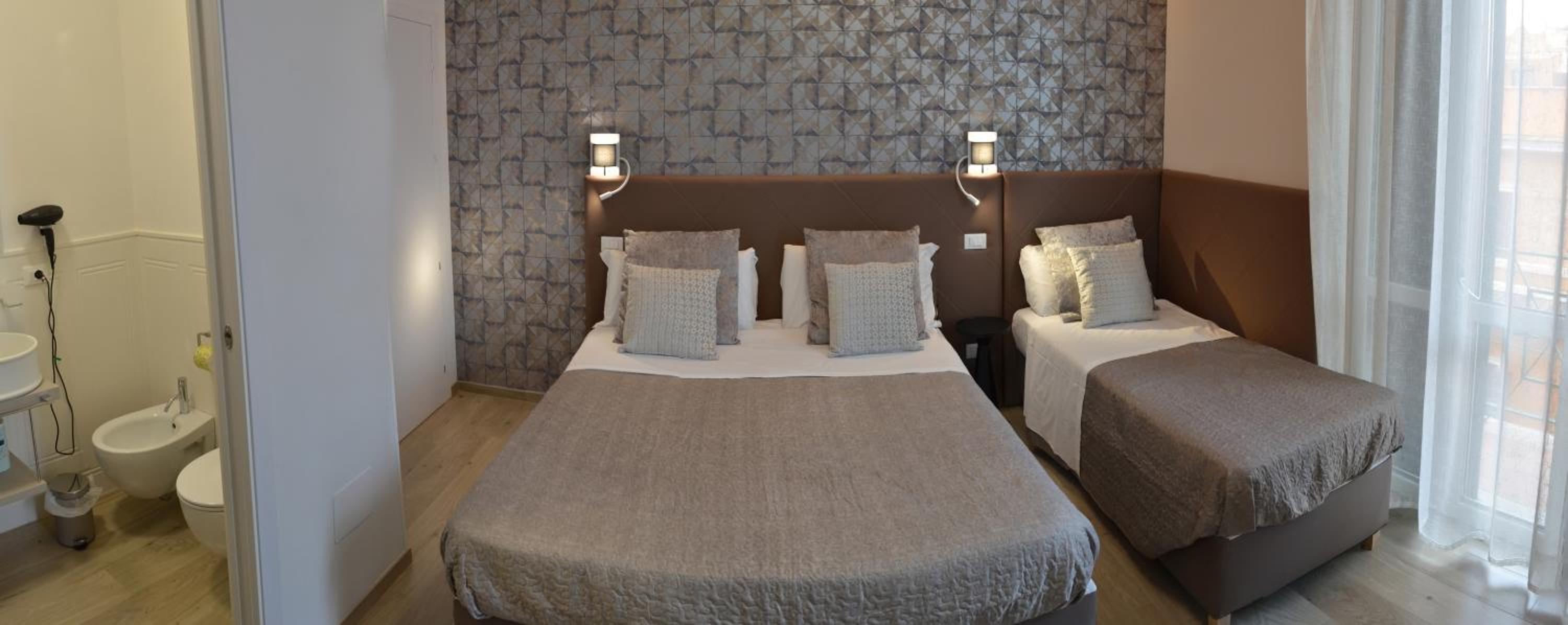 Deluxe Triple Room photo 3