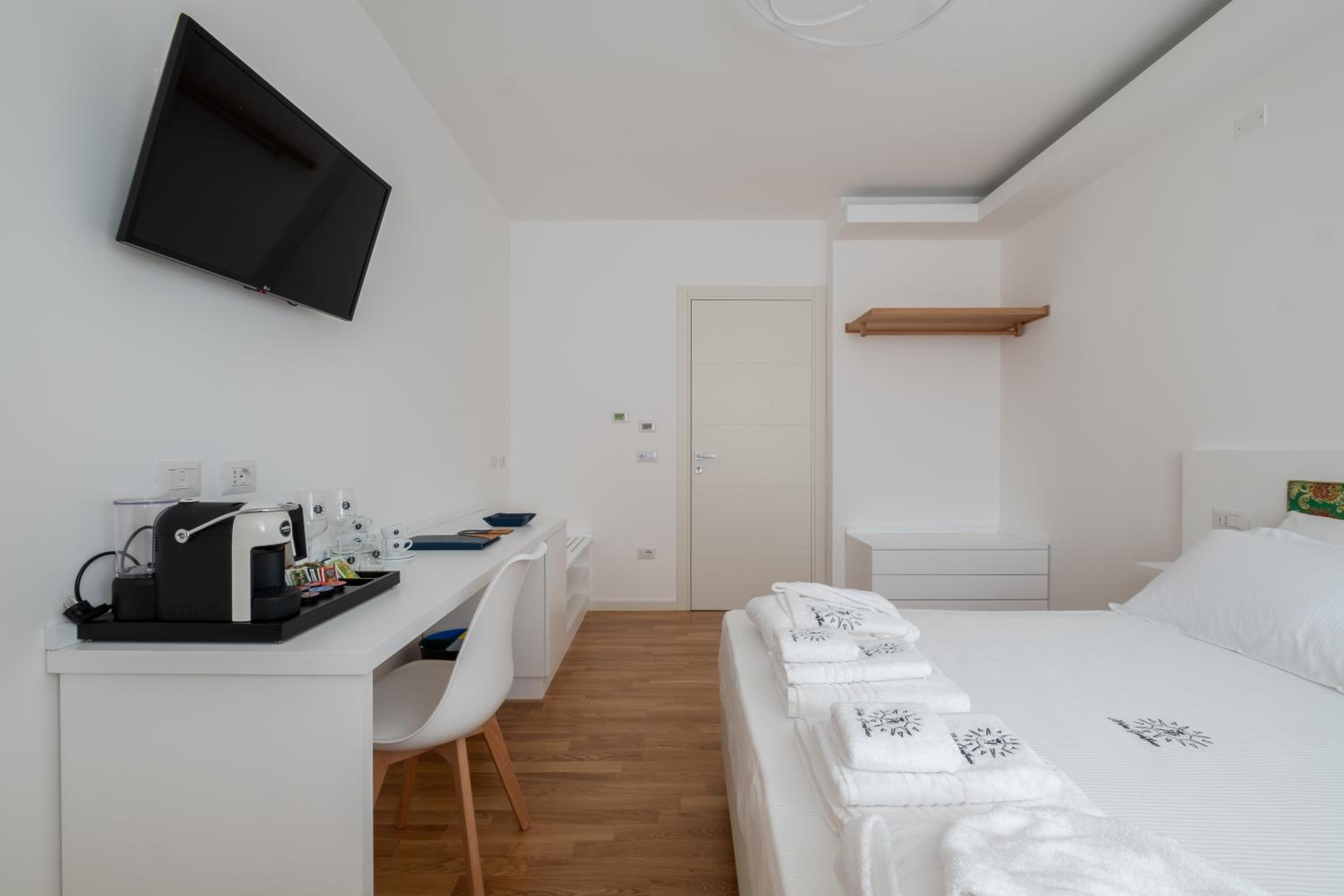 Double Room with Private Bathroom photo 3