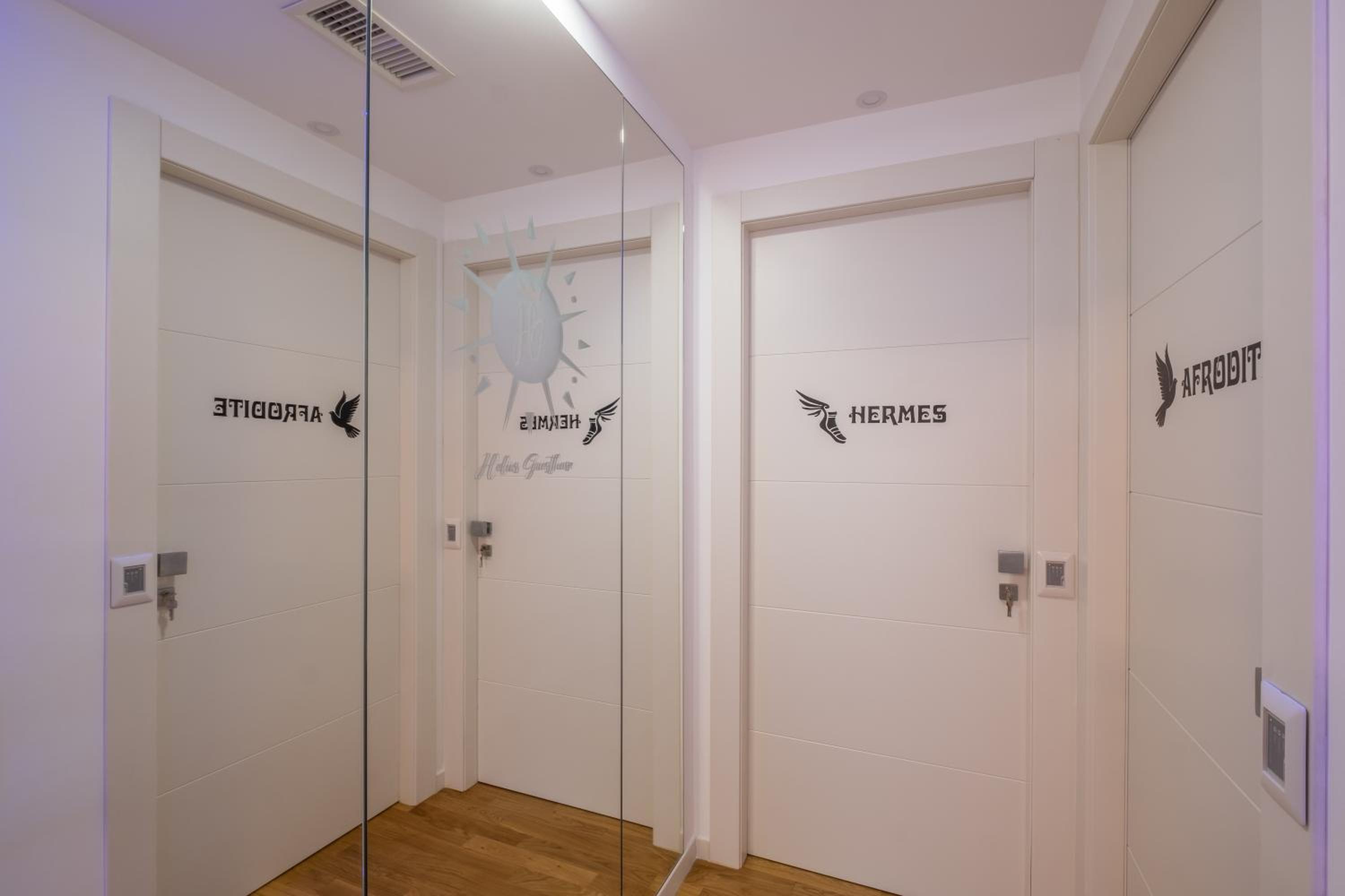 Double Room with Private Bathroom - Photo 12
