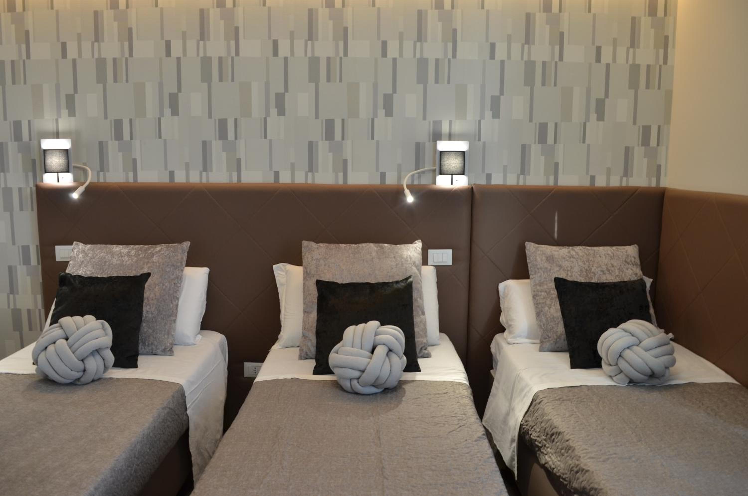 Deluxe Triple Room photo 3