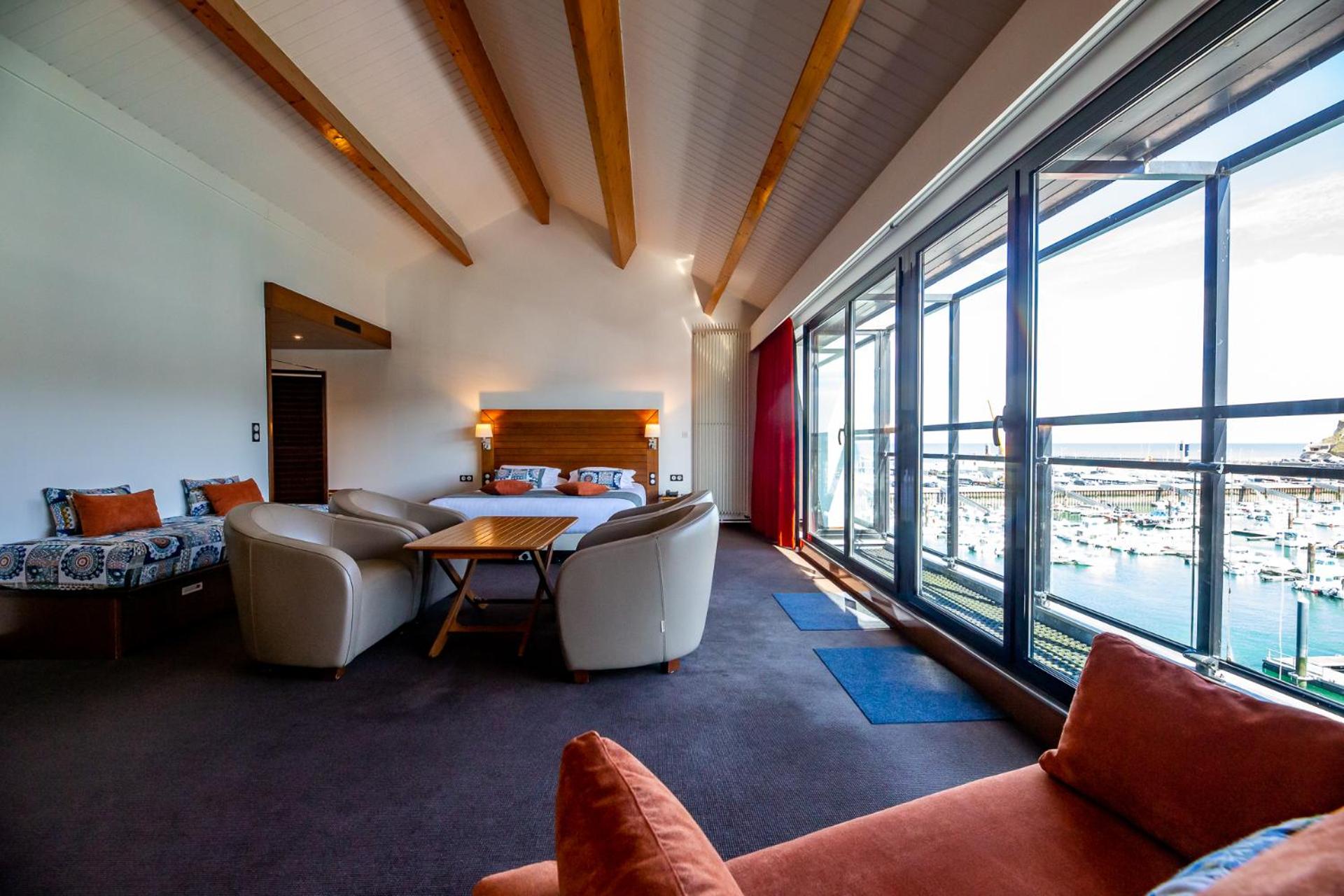 Deluxe Suite (4 Persons) With Sea View - Photo 15