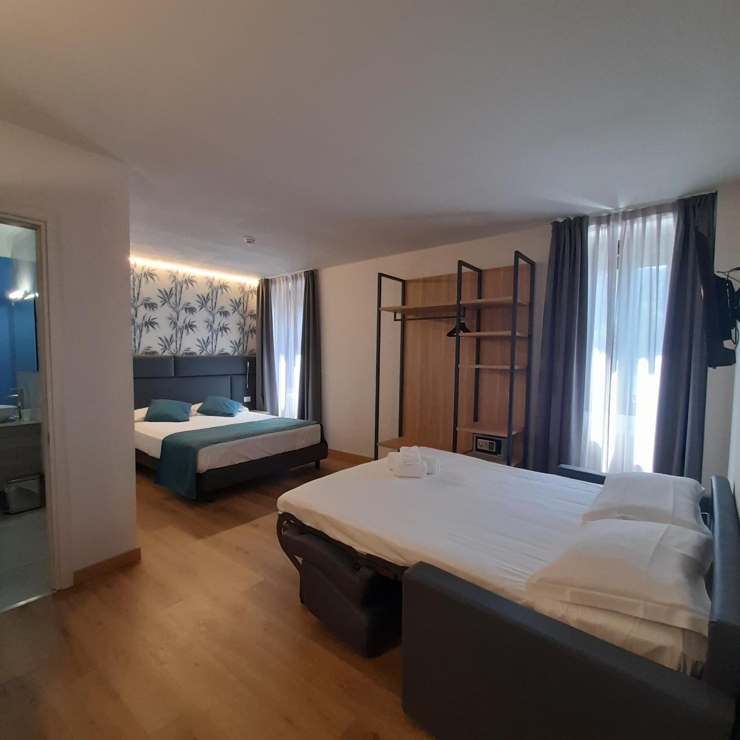 Junior Suite with Lake View - Photo 3