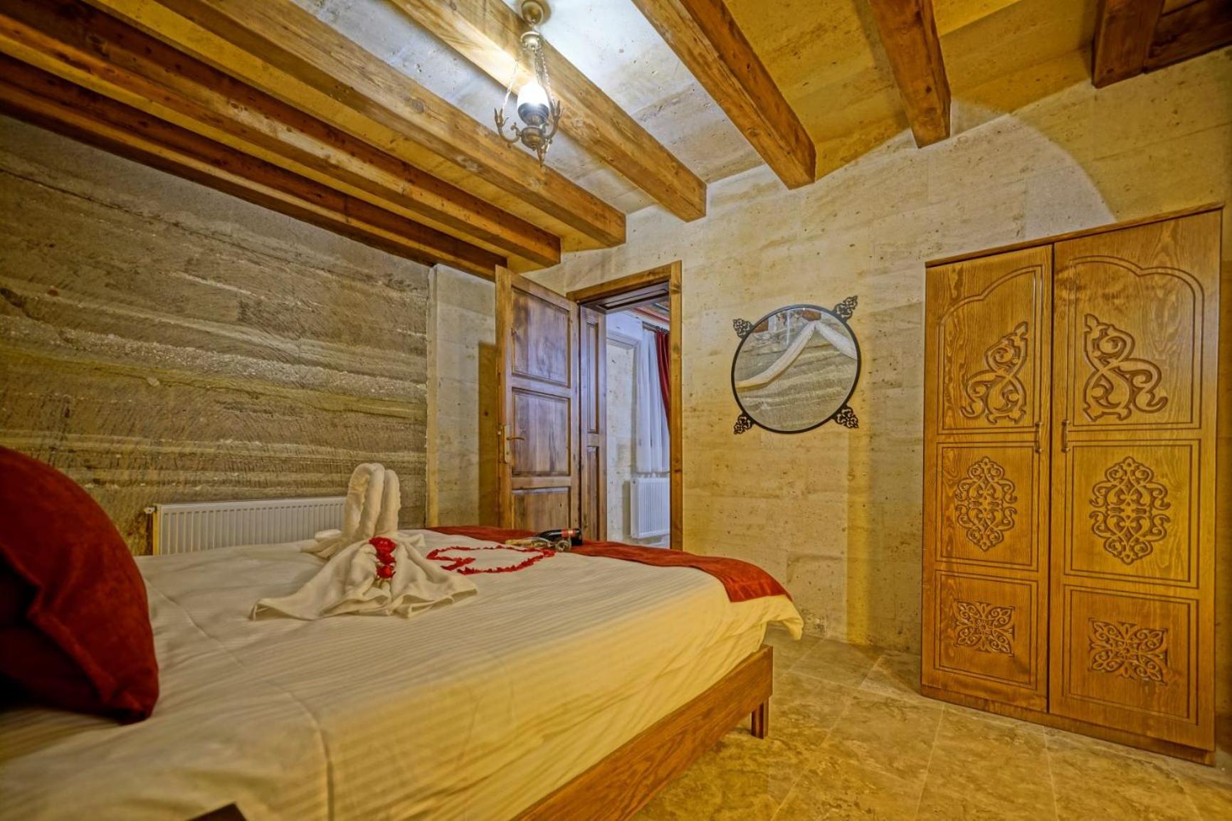 Honeymoon Suite - Photo 2