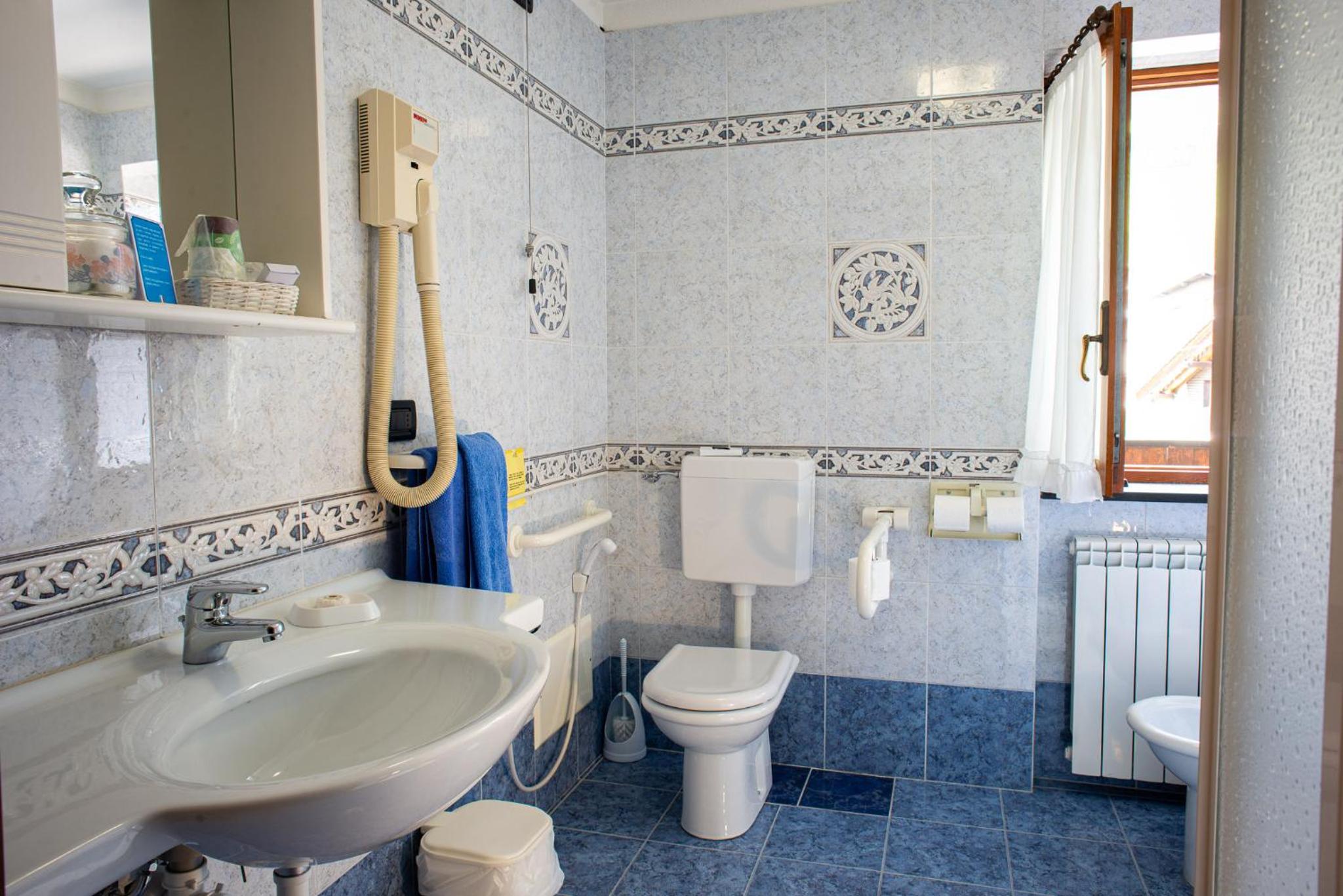 Quadruple Room - Photo 2