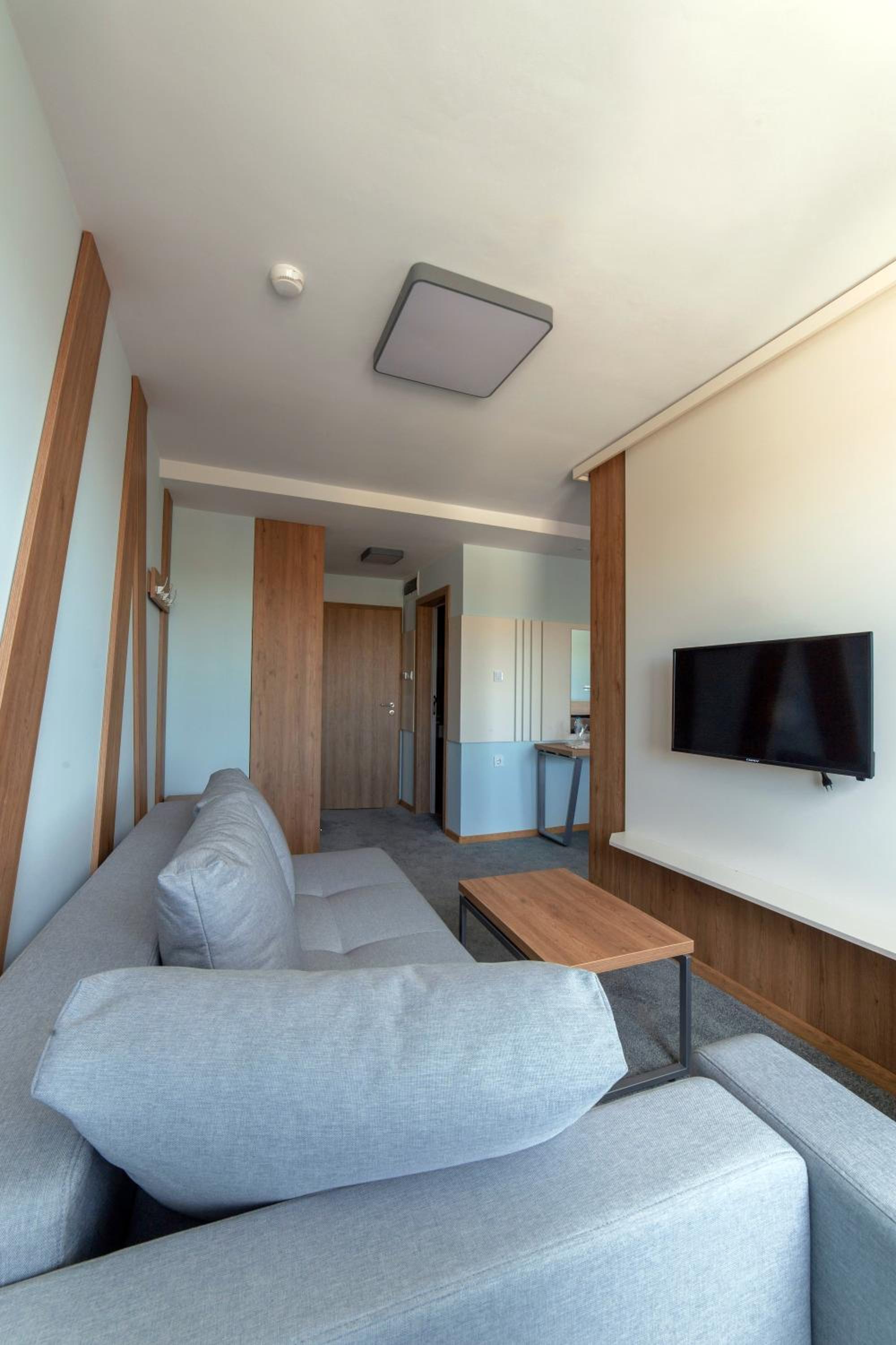 One-Bedroom Apartment - Photo 2
