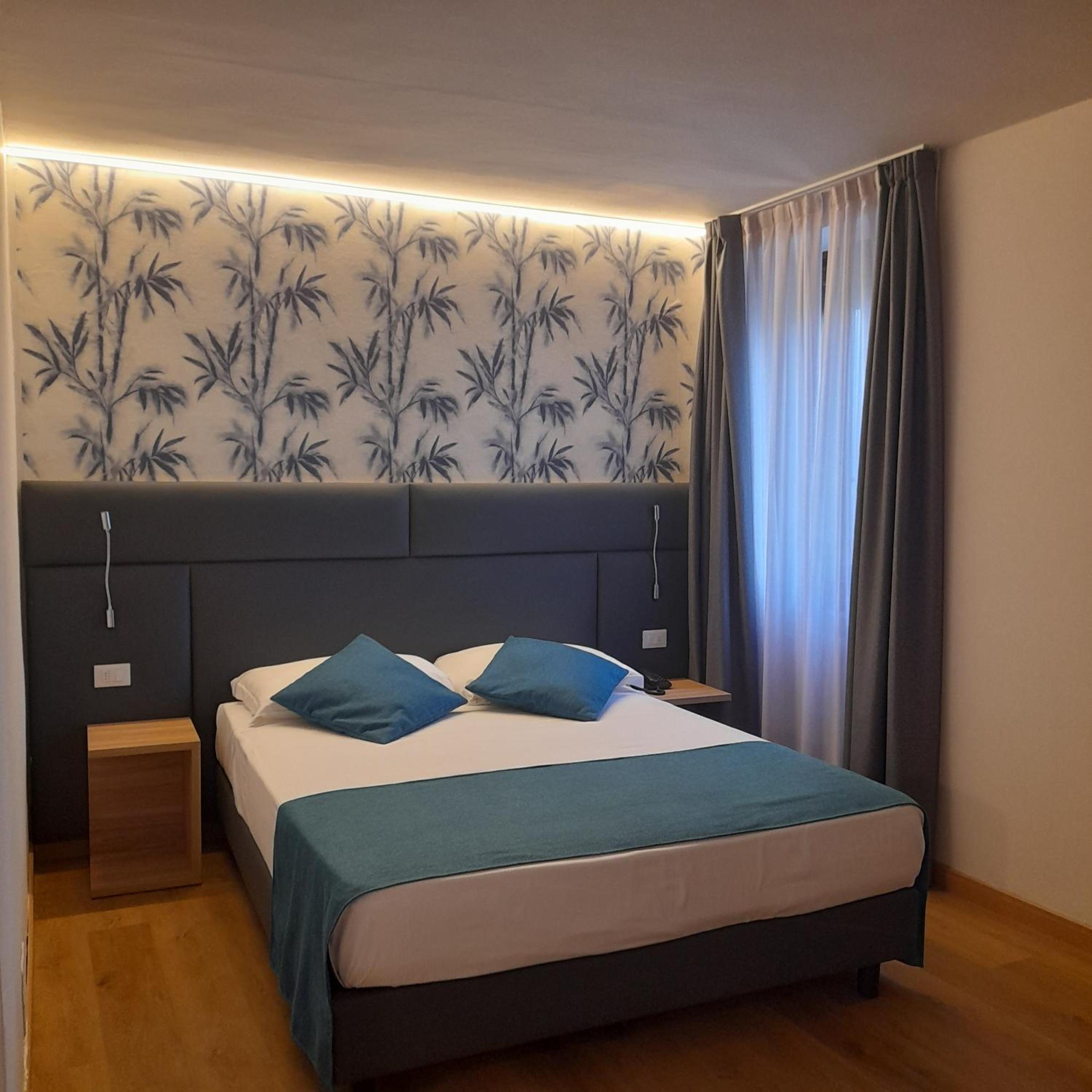 Junior Suite with Lake View - Photo 5