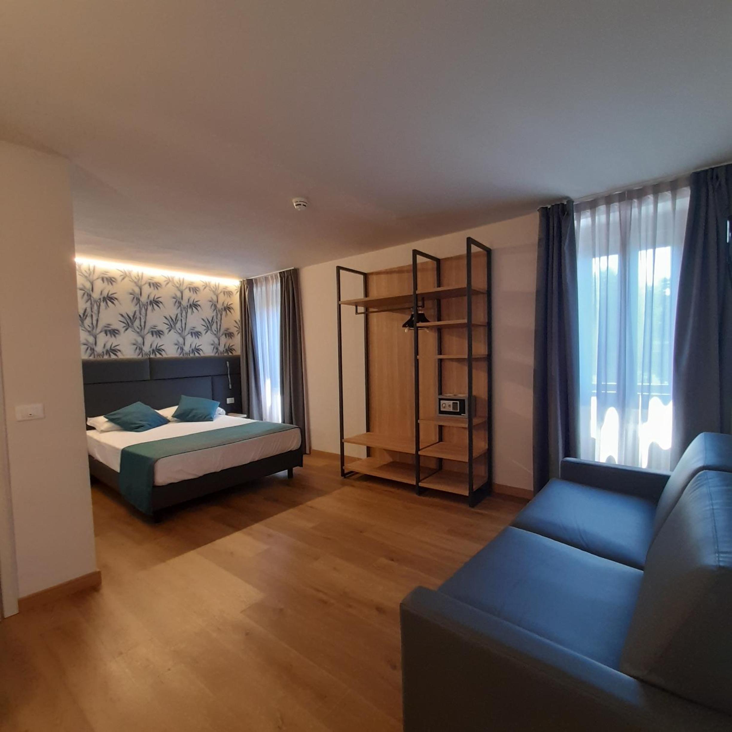 Junior Suite with Lake View - Photo 1
