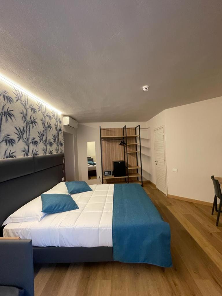 Superior Quadruple Room with Lake View - Photo 2