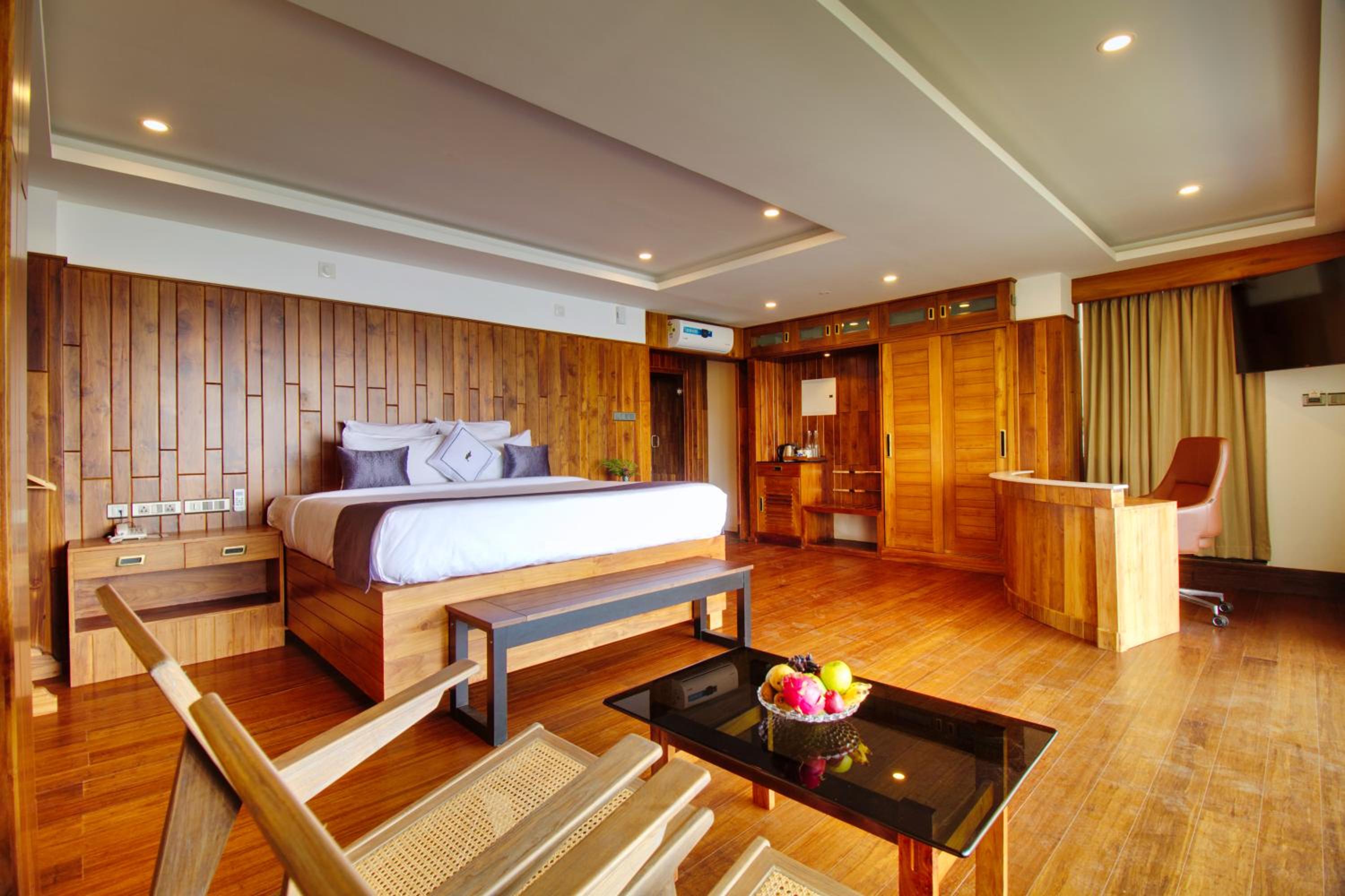 Premium Suite - Photo 3
