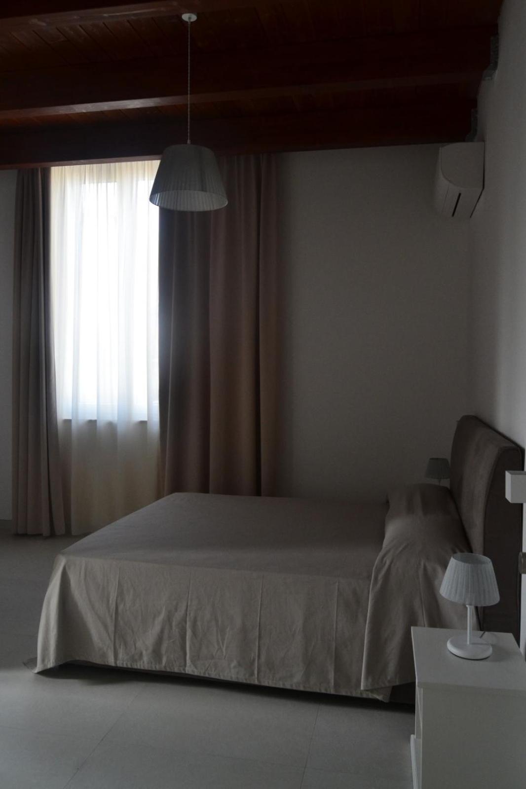 Large Double Room - Photo 22
