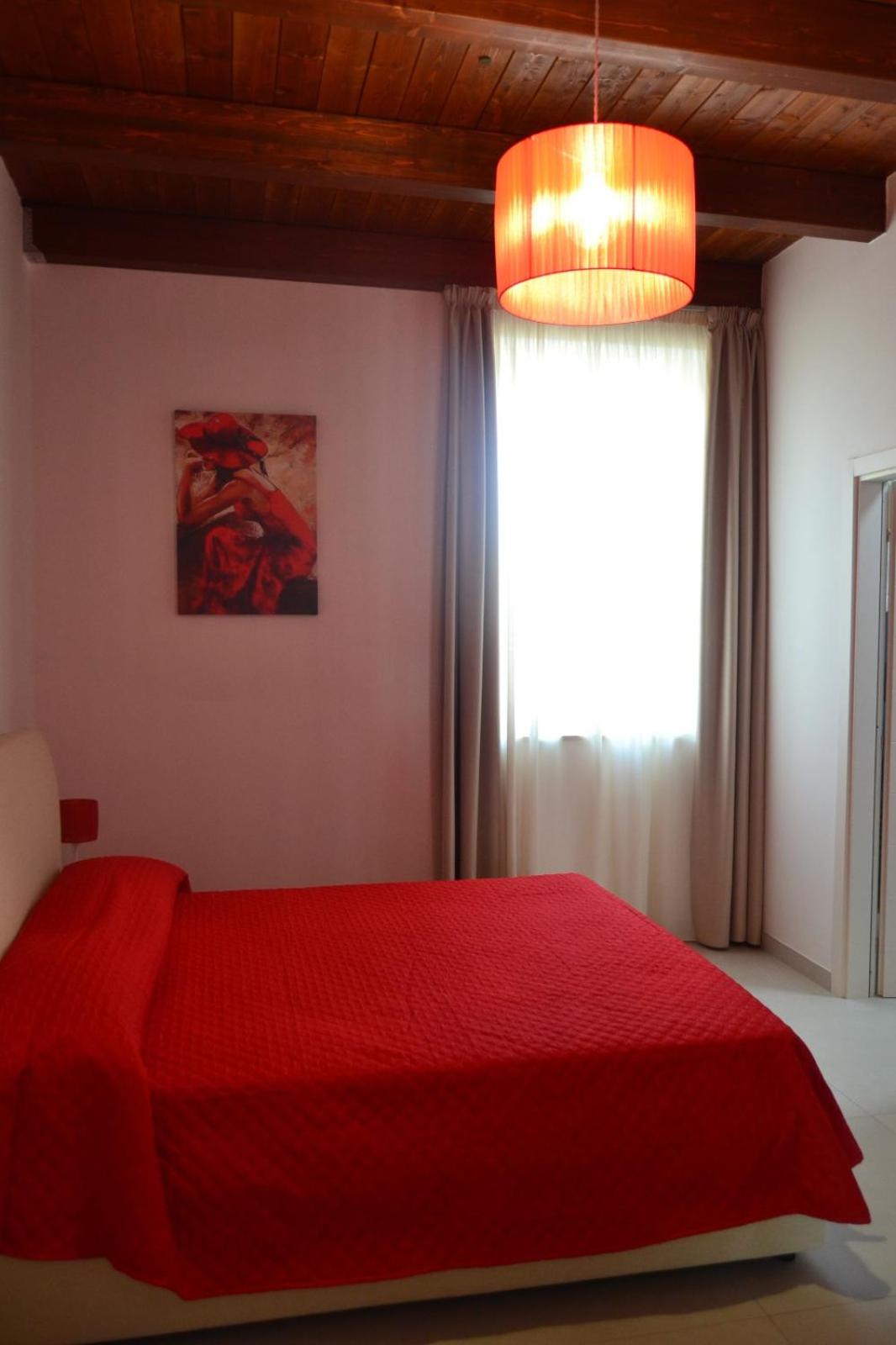 Large Double Room - Photo 1