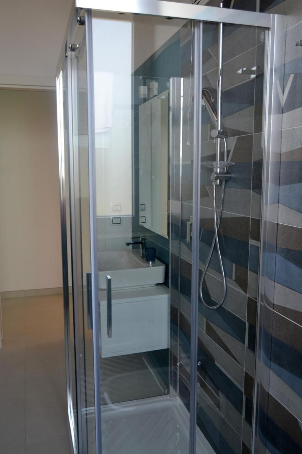 Large Double Room - Photo 31