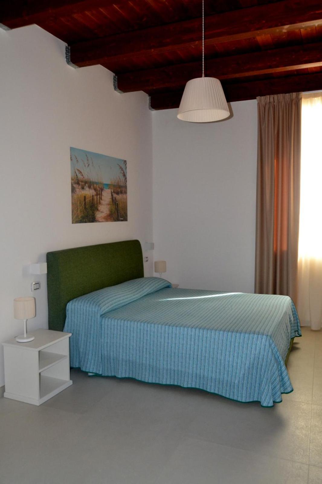 Large Double Room - Photo 14