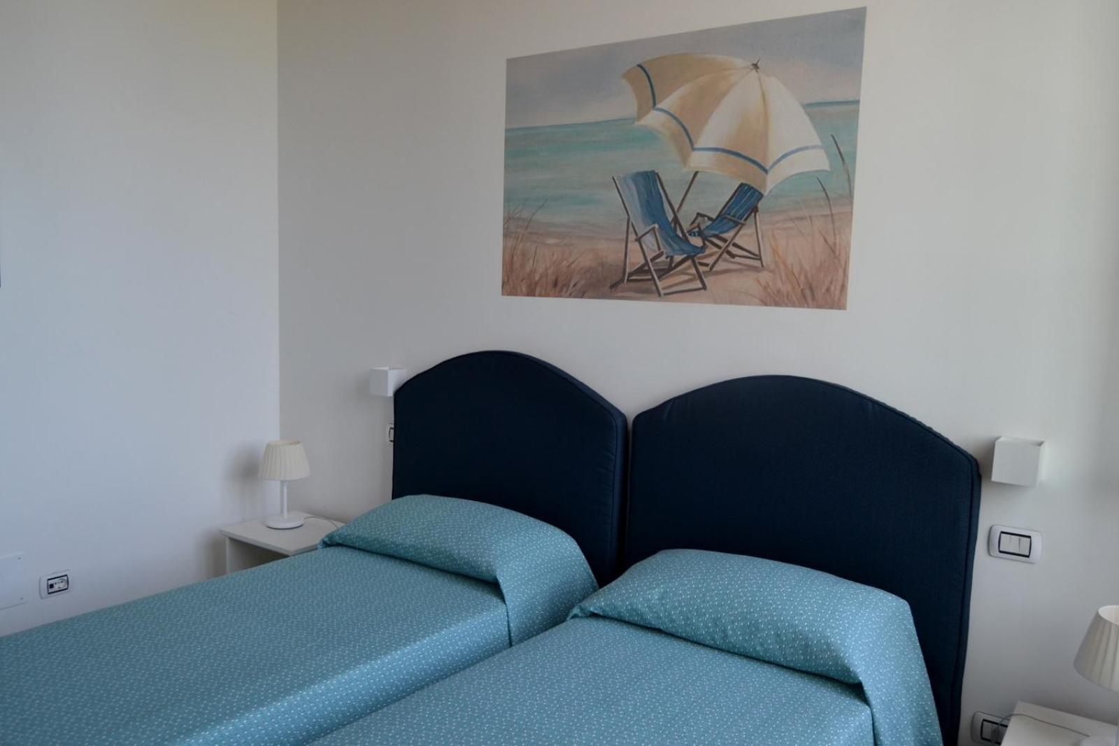 Large Double Room - Photo 10