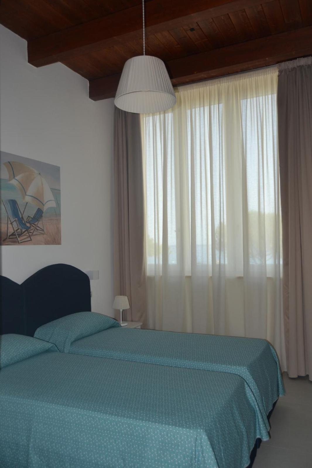 Large Double Room - Photo 11