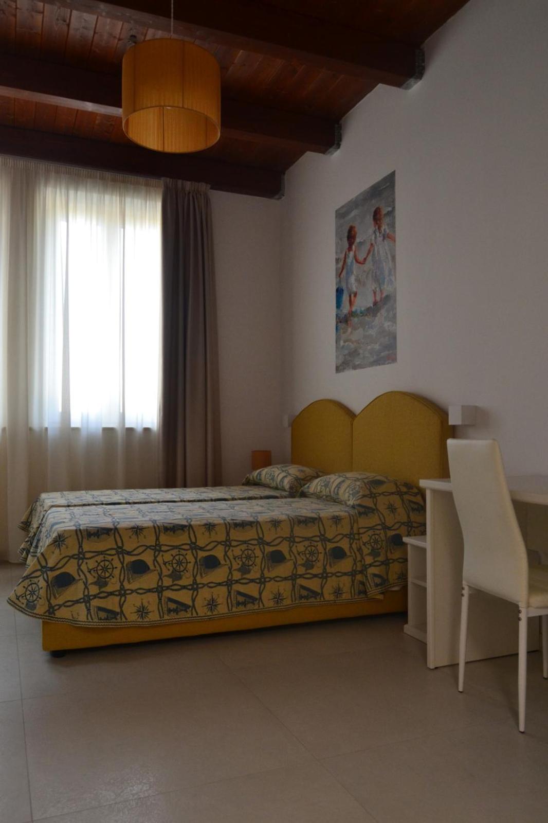 Large Double Room - Photo 33