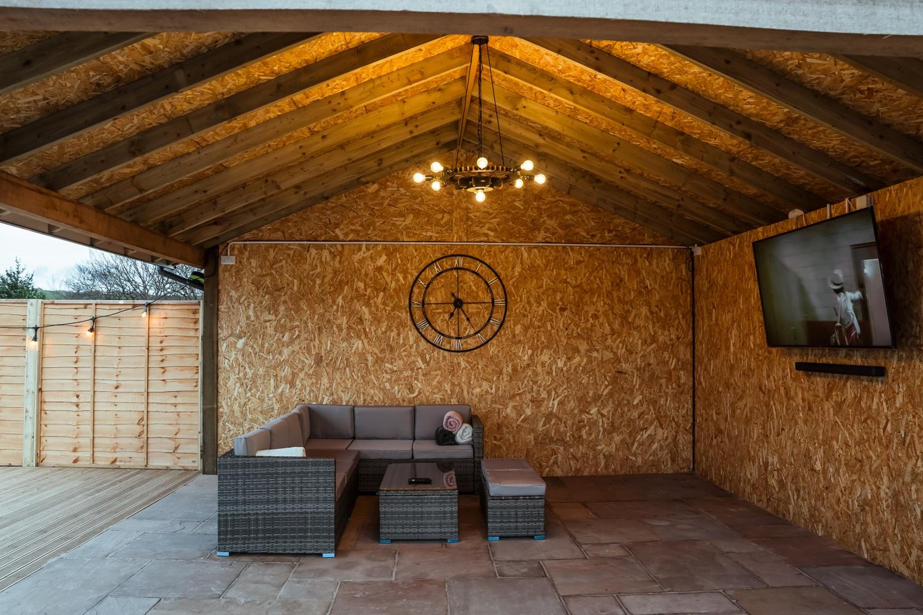 Family Room with Private Bathroom photo 3