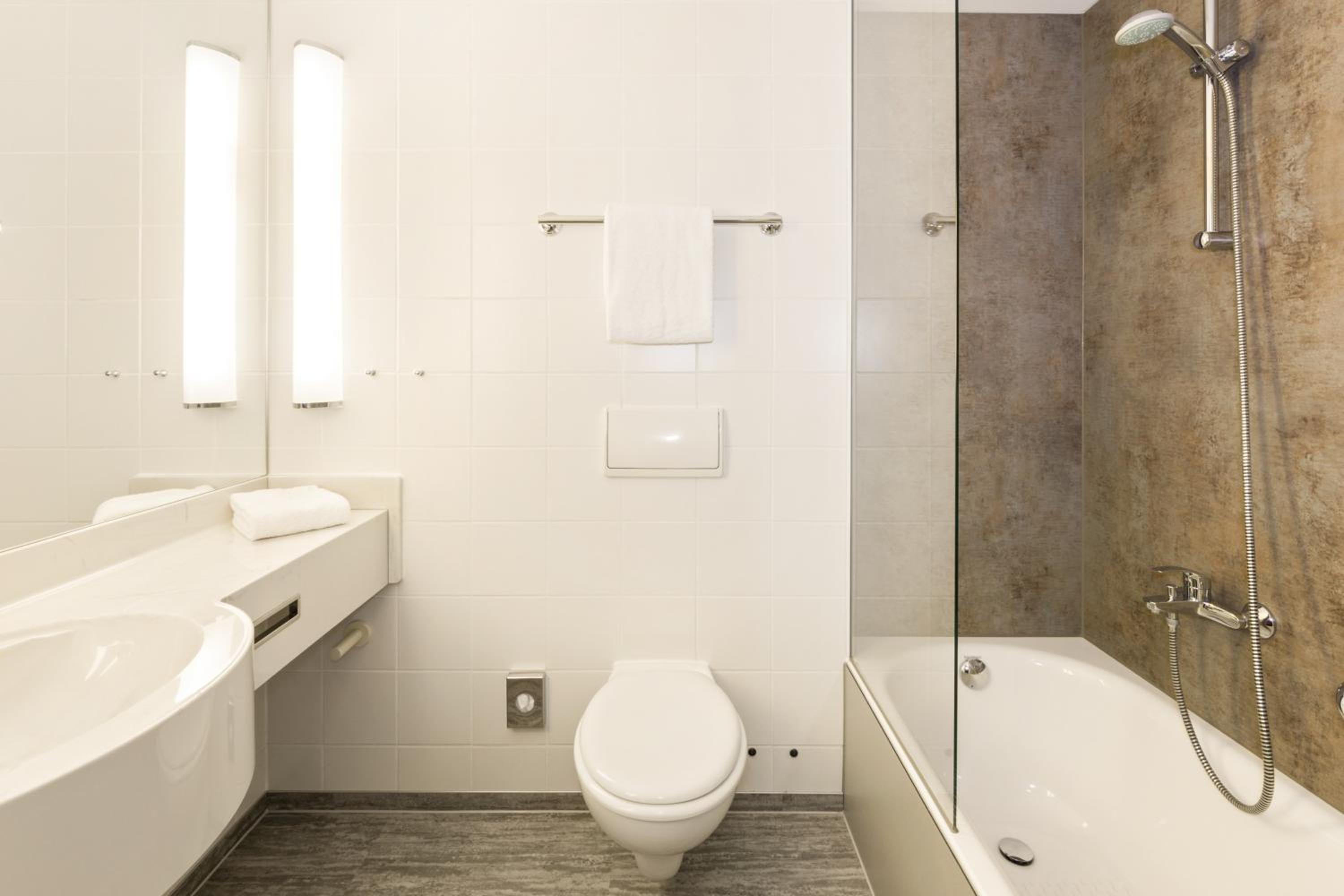 Standard Double Or Twin Room (1-2 Adults) - Photo 3