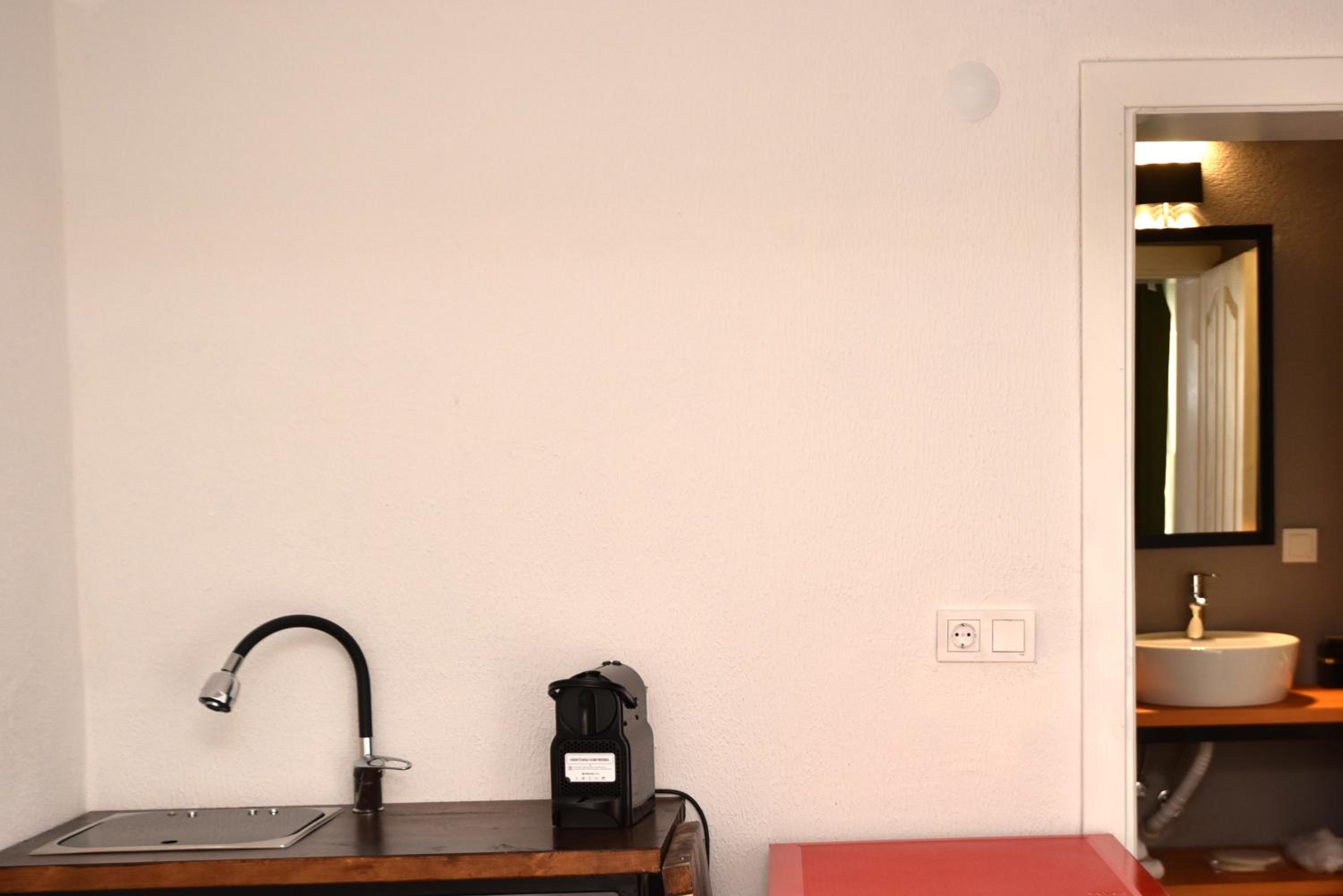 Standard Double Room - Photo 36
