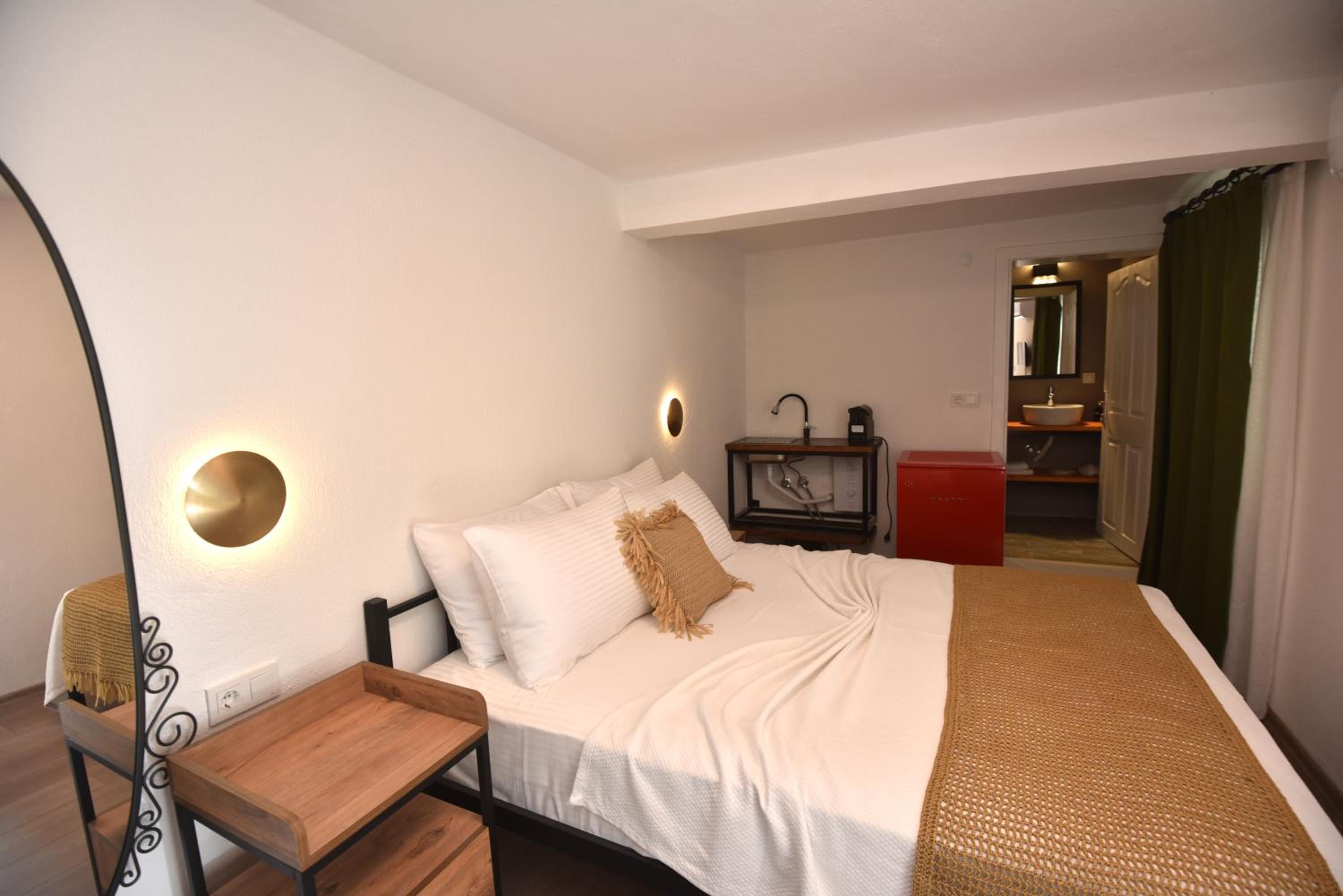 Standard Double Room - Photo 1
