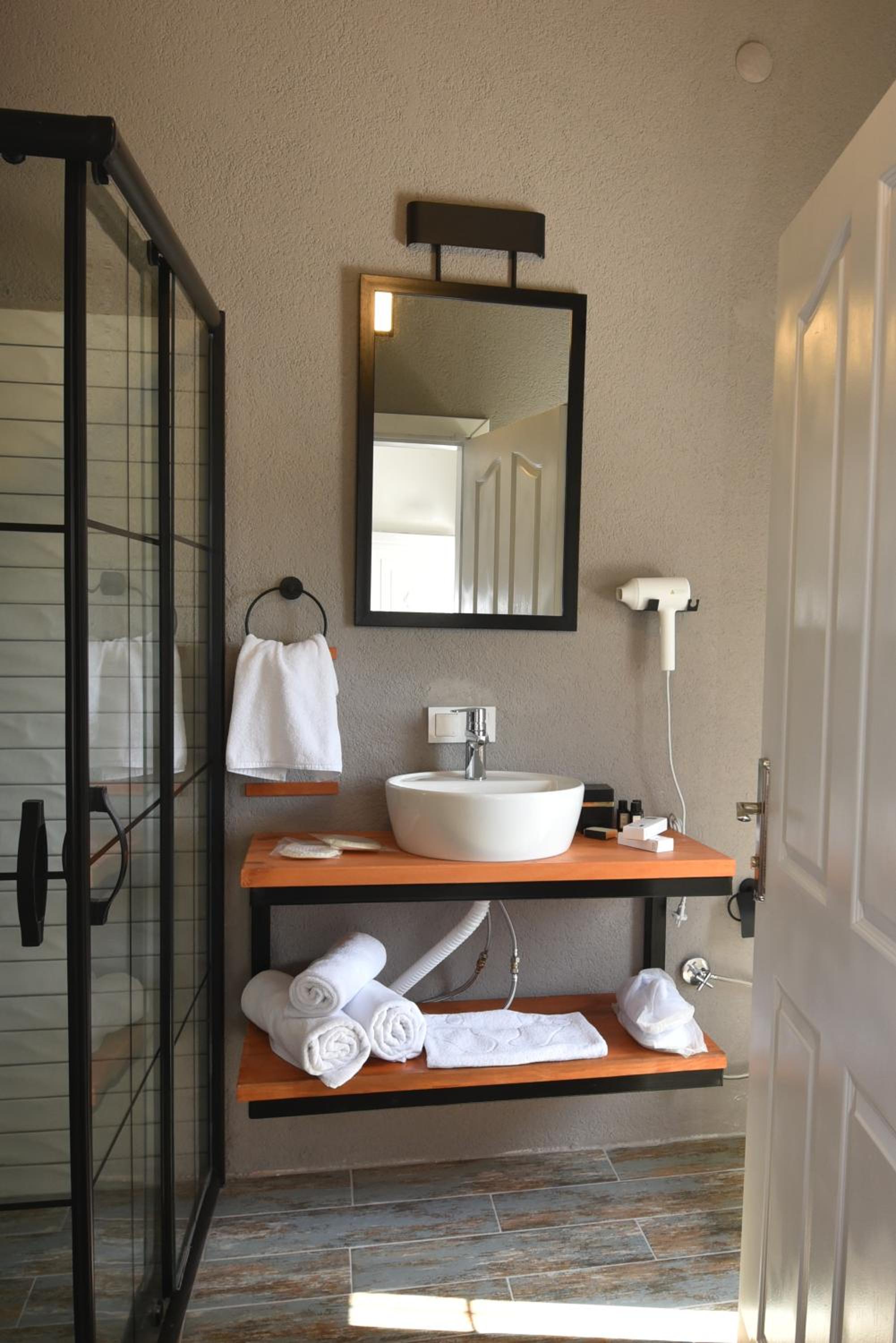 Standard Double Room - Photo 16