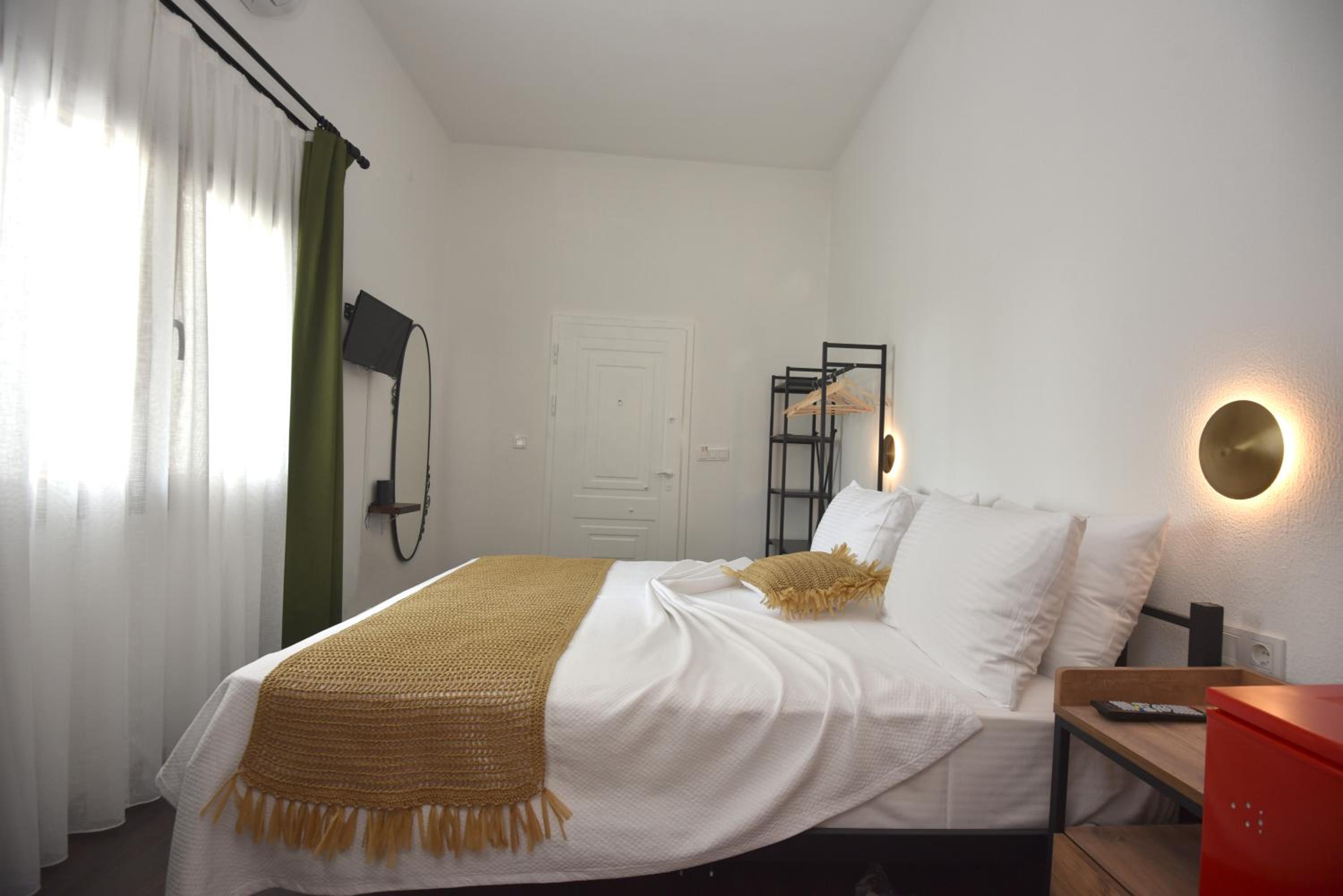 Standard Double Room - Photo 12