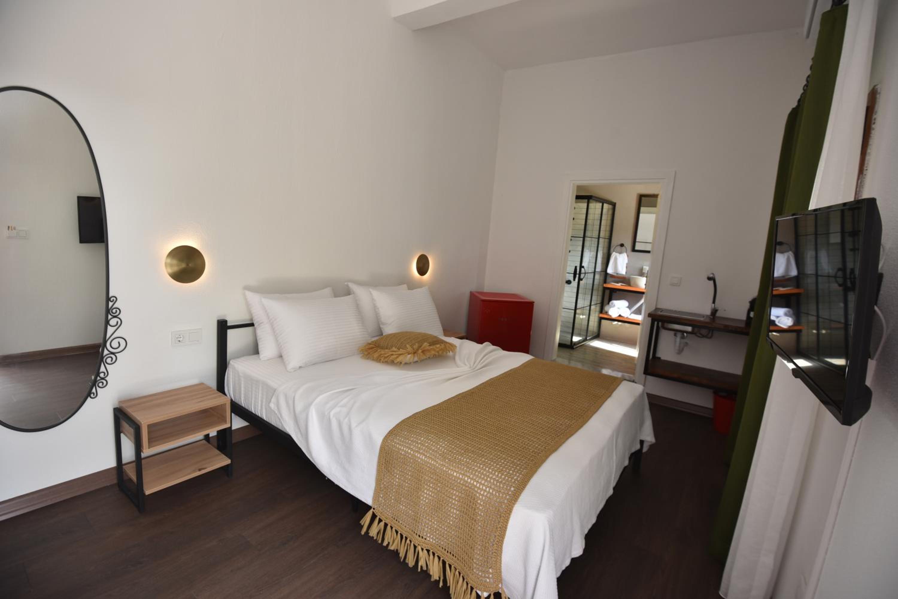 Standard Double Room - Photo 32