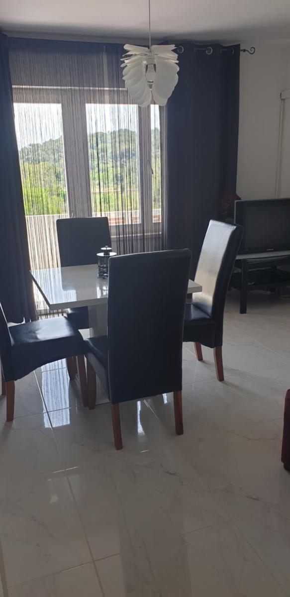 Apartment with Balcony - Photo 21