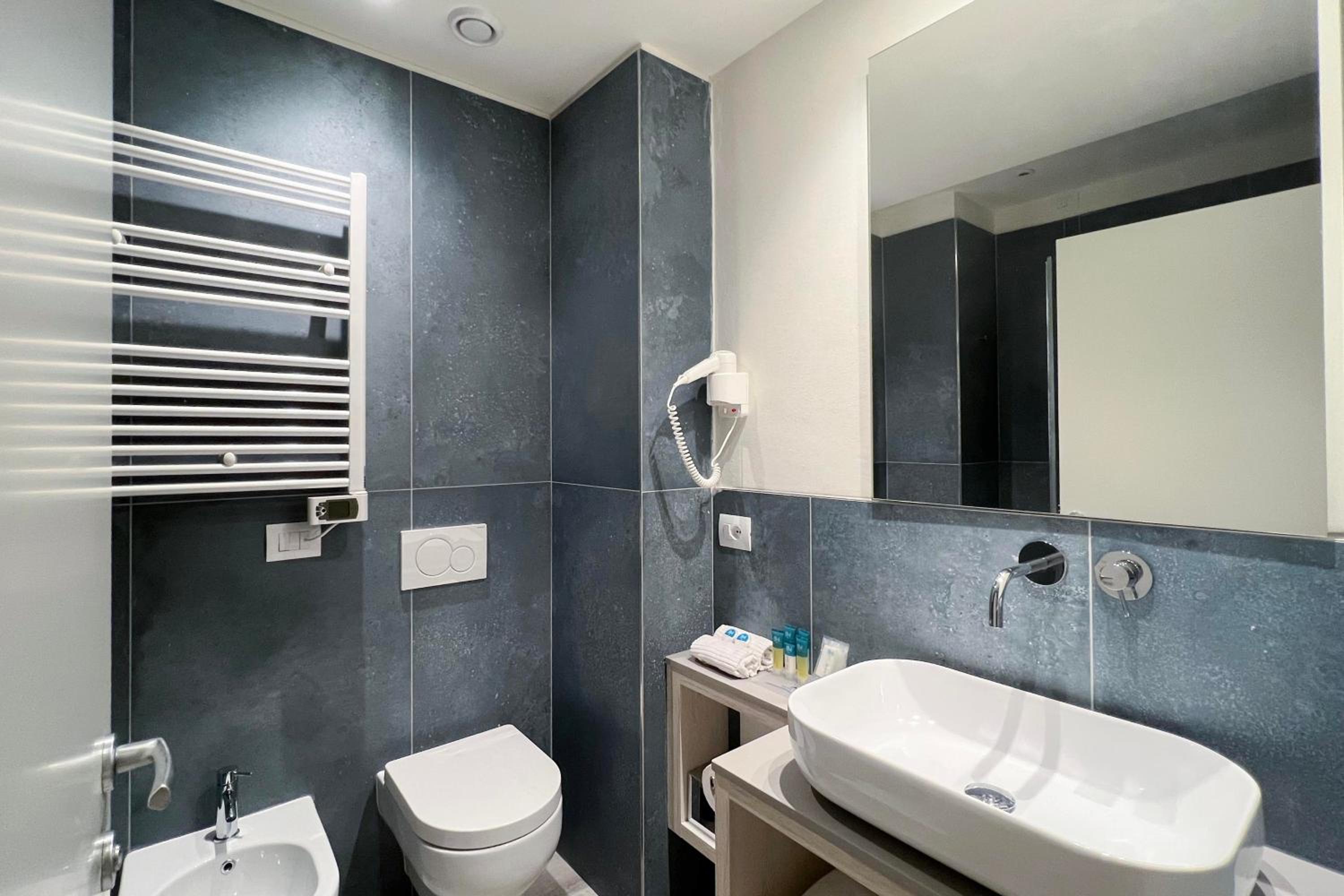 Superior Double Room with Balcony and Sea View Beach Package - Photo 10