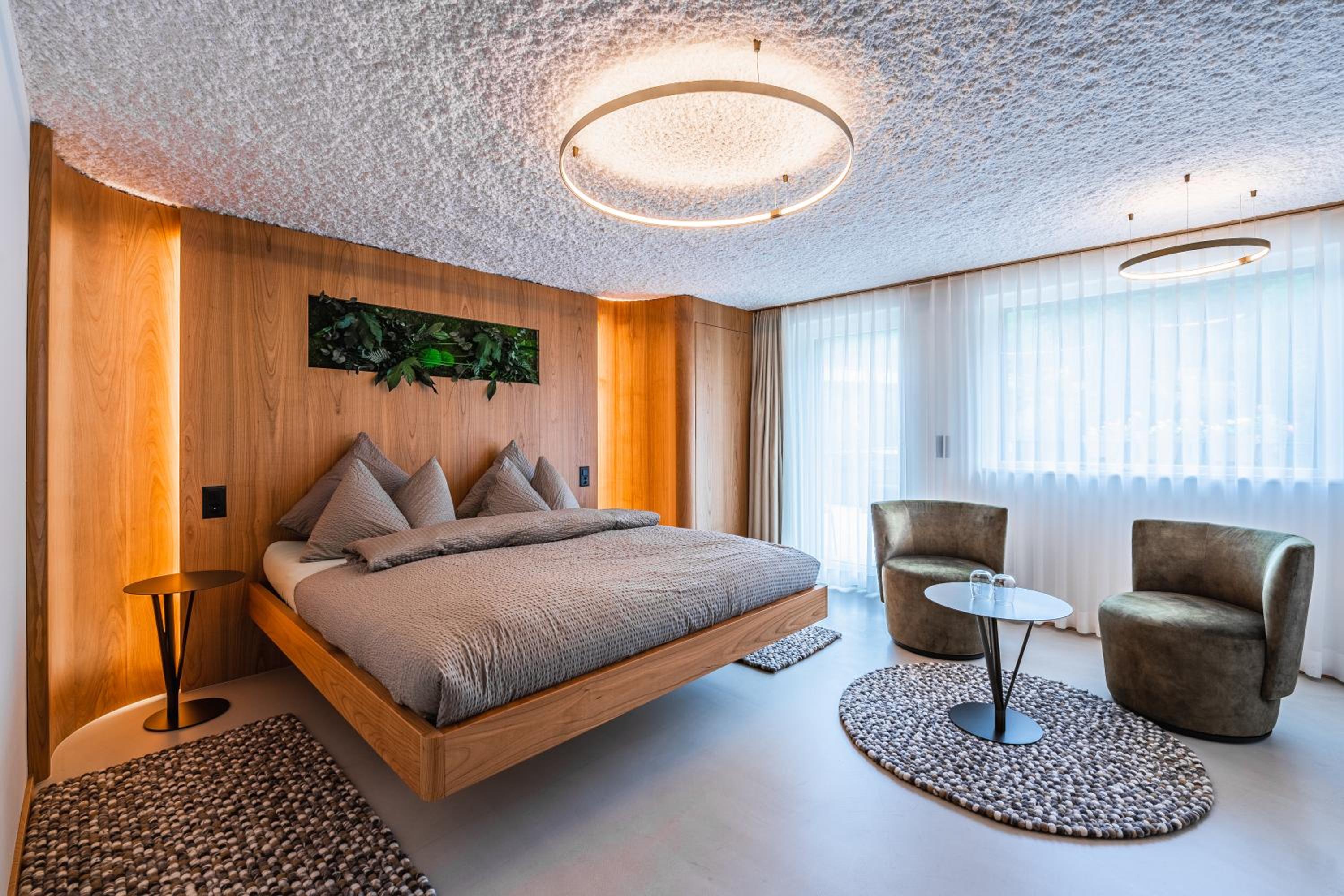 Deluxe Suite with Spa Bath