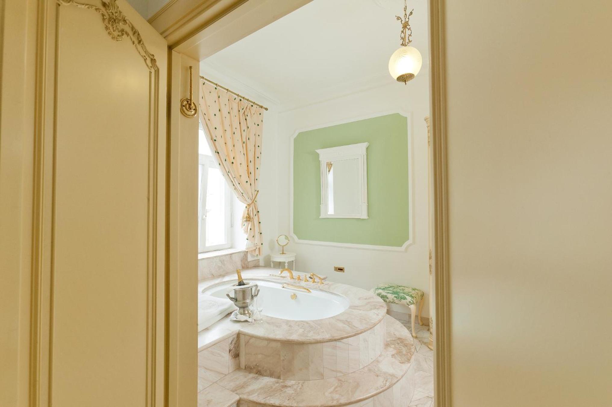 Junior Suite - Photo 12