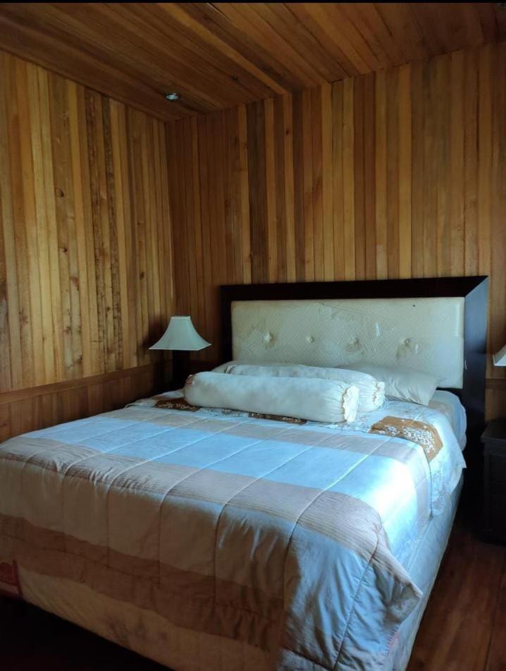 大三卧室别墅 at Villa Kaca Besar