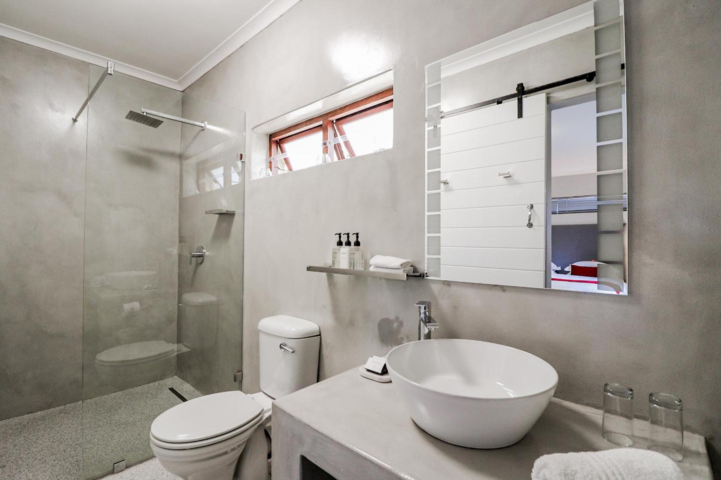 Deluxe Two-Bedroom Family Suite - Photo 4