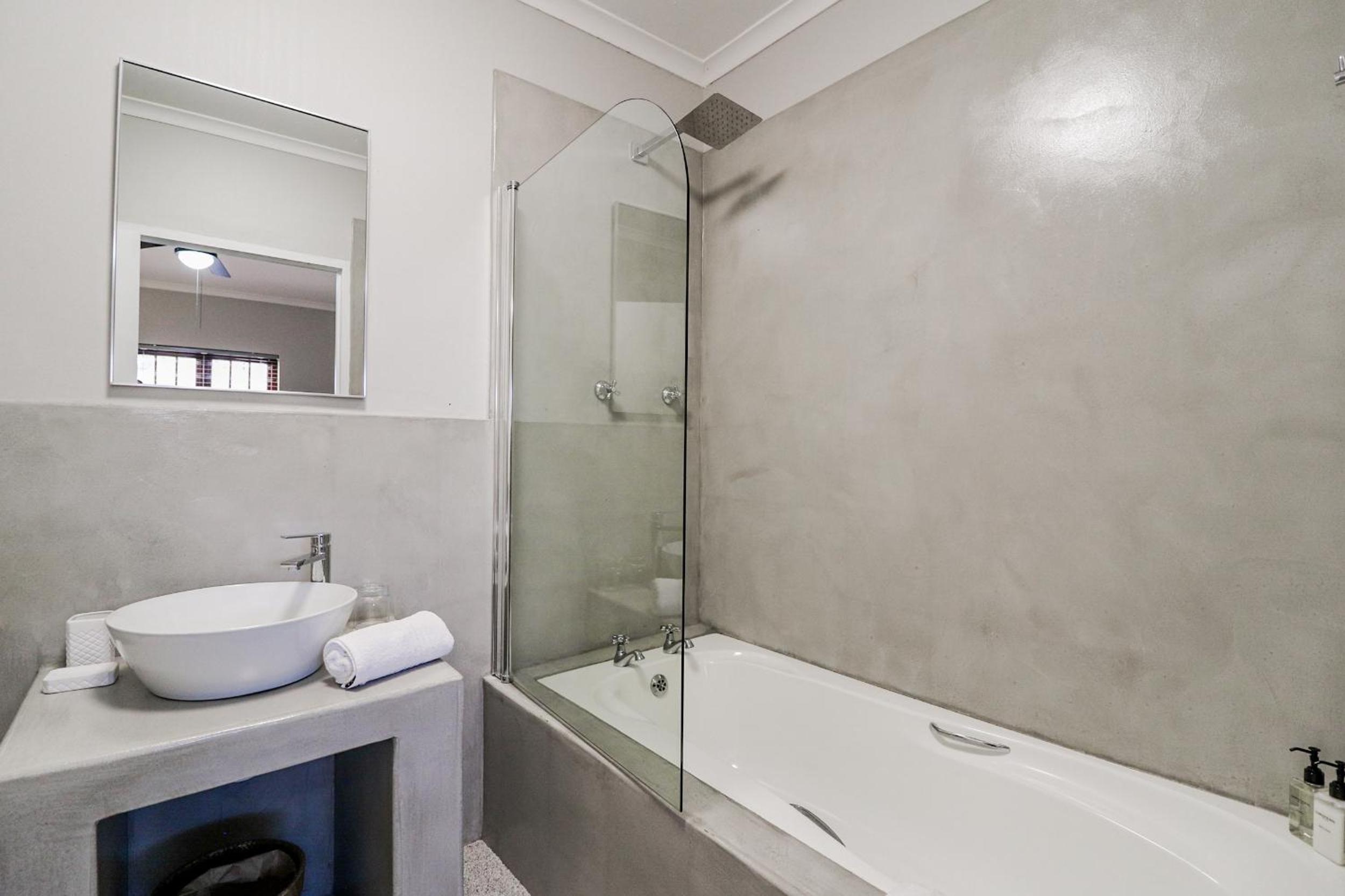 Deluxe Two-Bedroom Family Suite - Photo 6