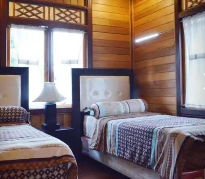 Three-Bedroom Villa at Villa Kaca Kecil photo 3