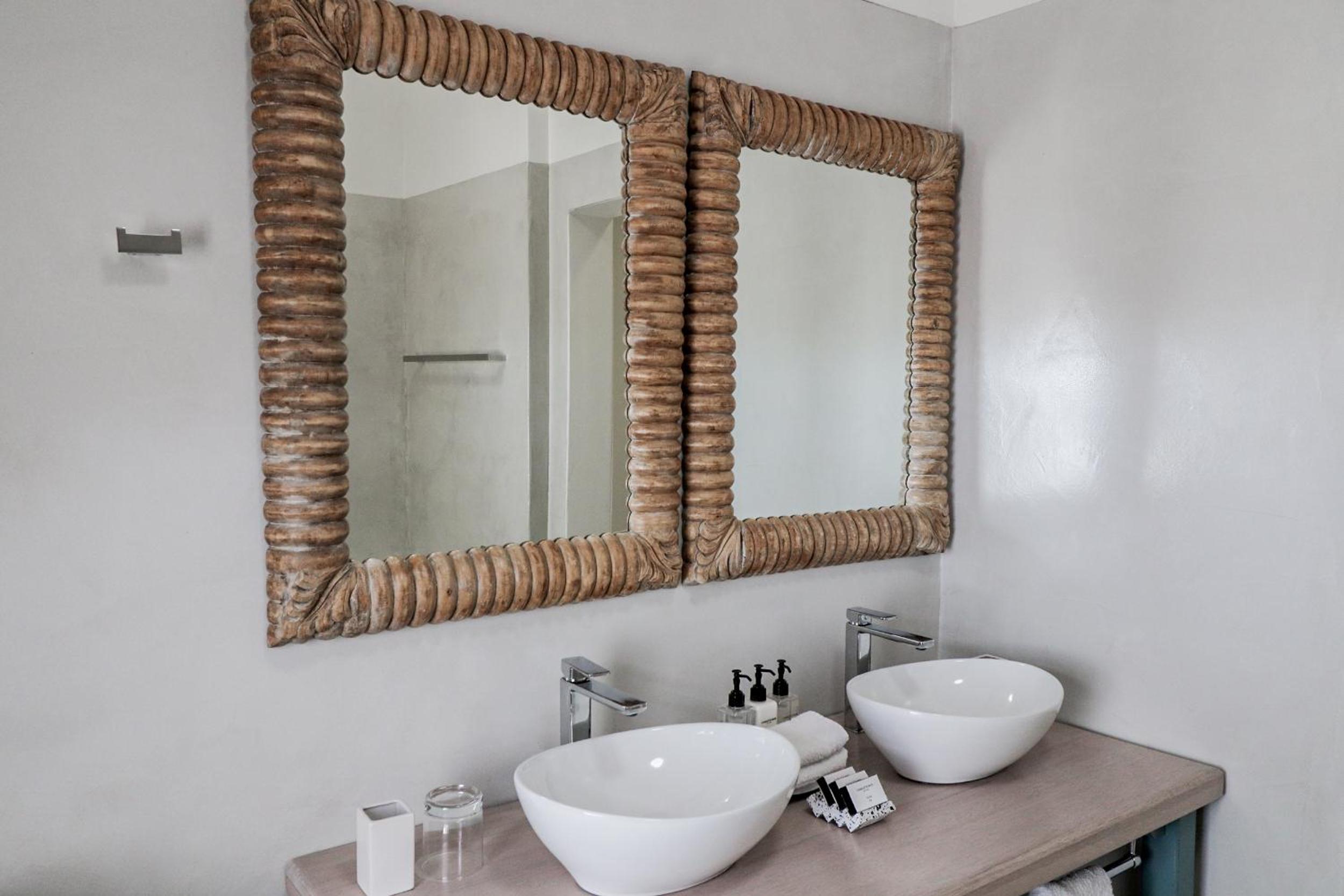 Luxury Sea & Mountain View Suite  - Photo 4