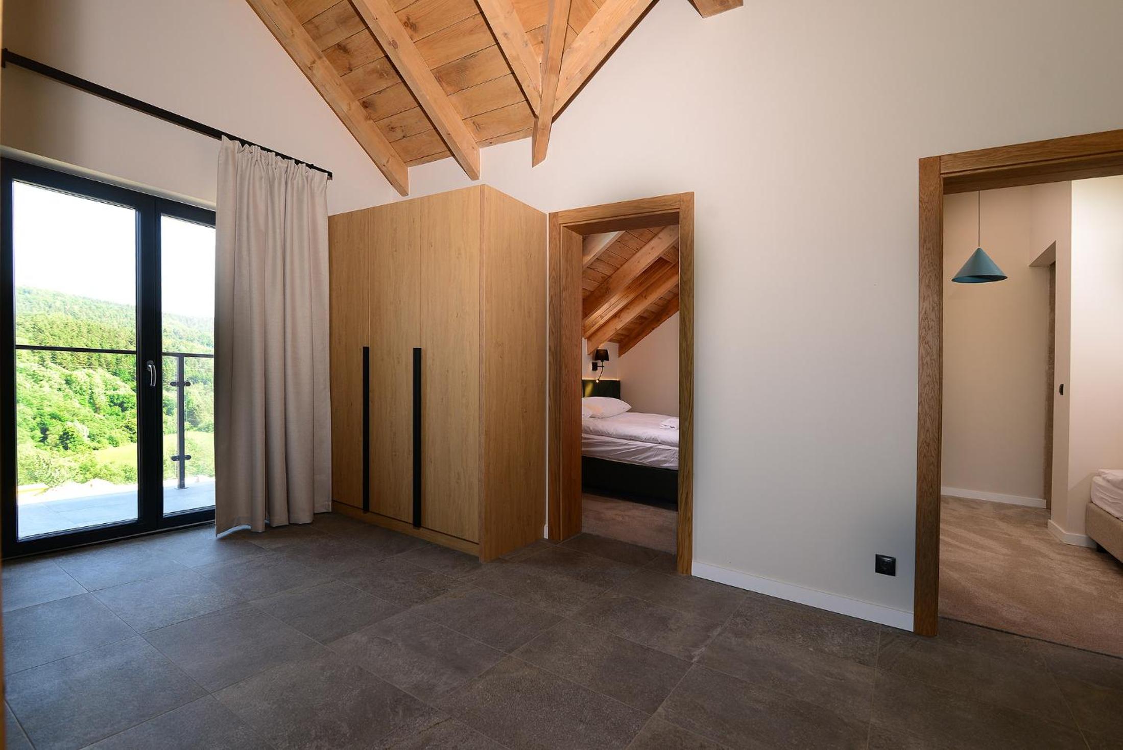 Studio with Mountain View - Photo 5