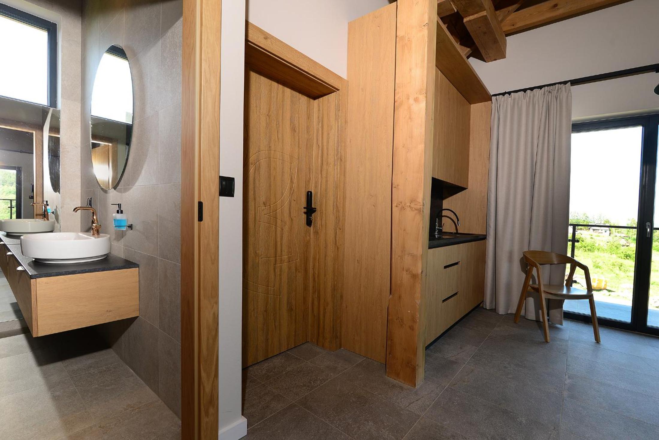 Studio with Mountain View - Photo 9