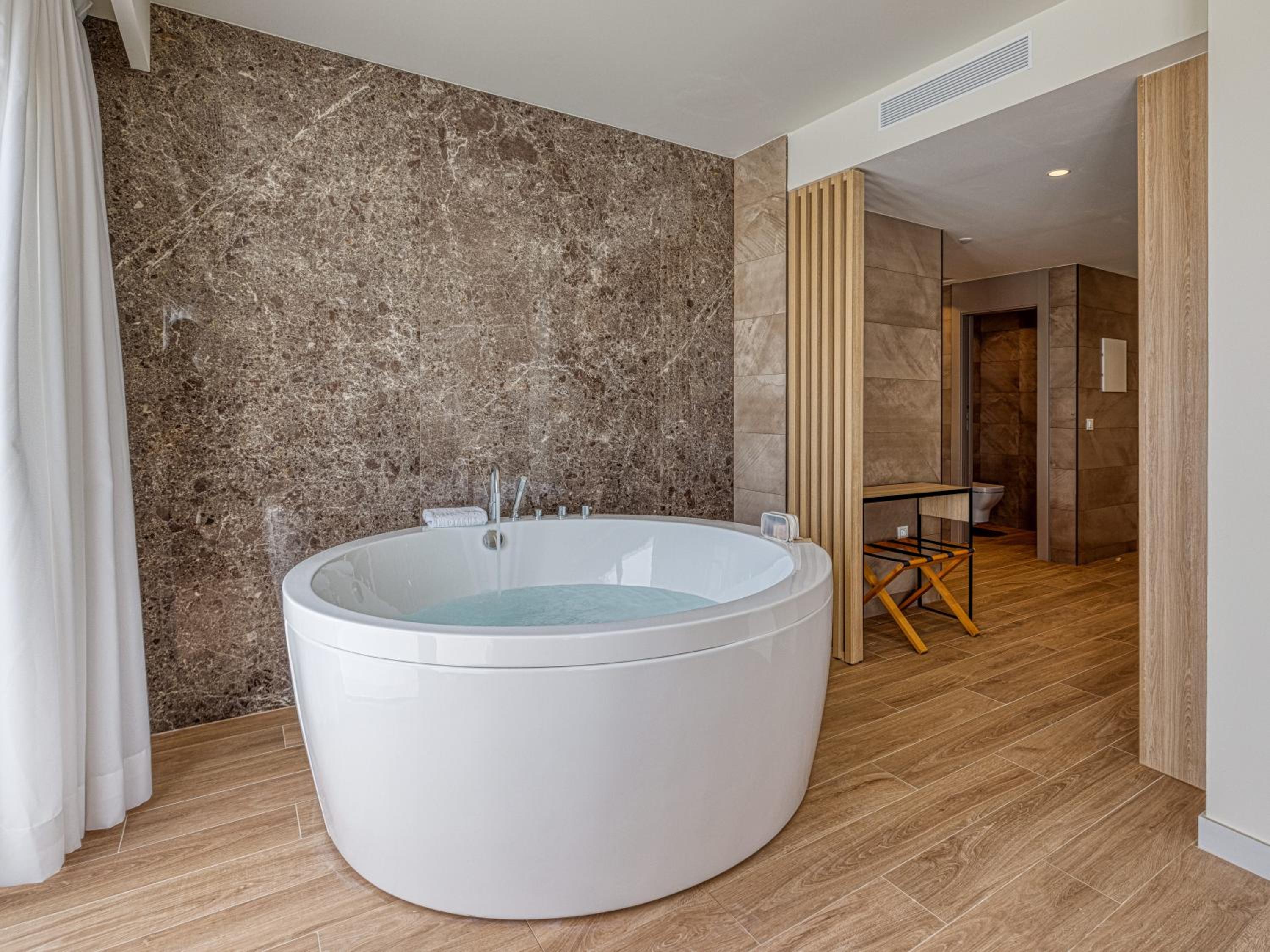 Superior Suite (3 Adults + 1 Child)