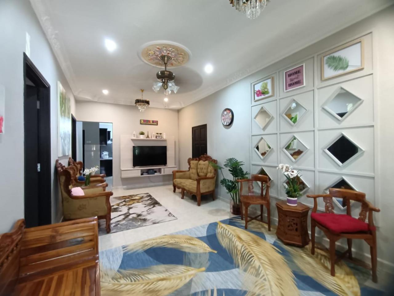 Three-Bedroom House photo 1