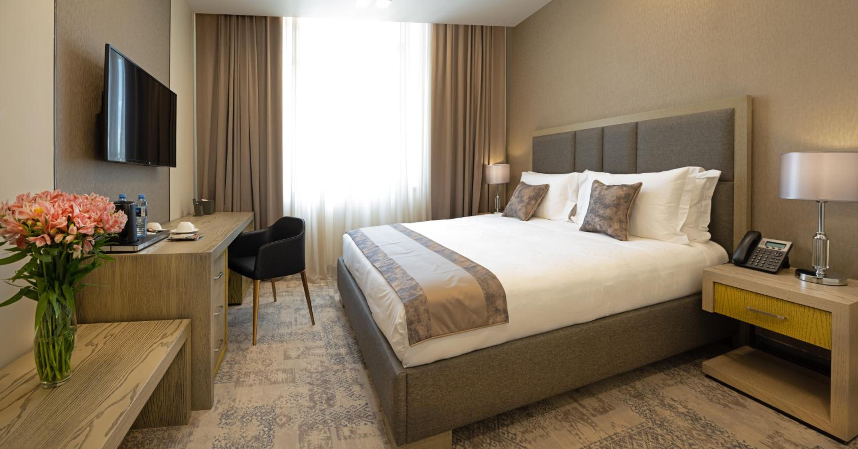 Standard King Room photo 1
