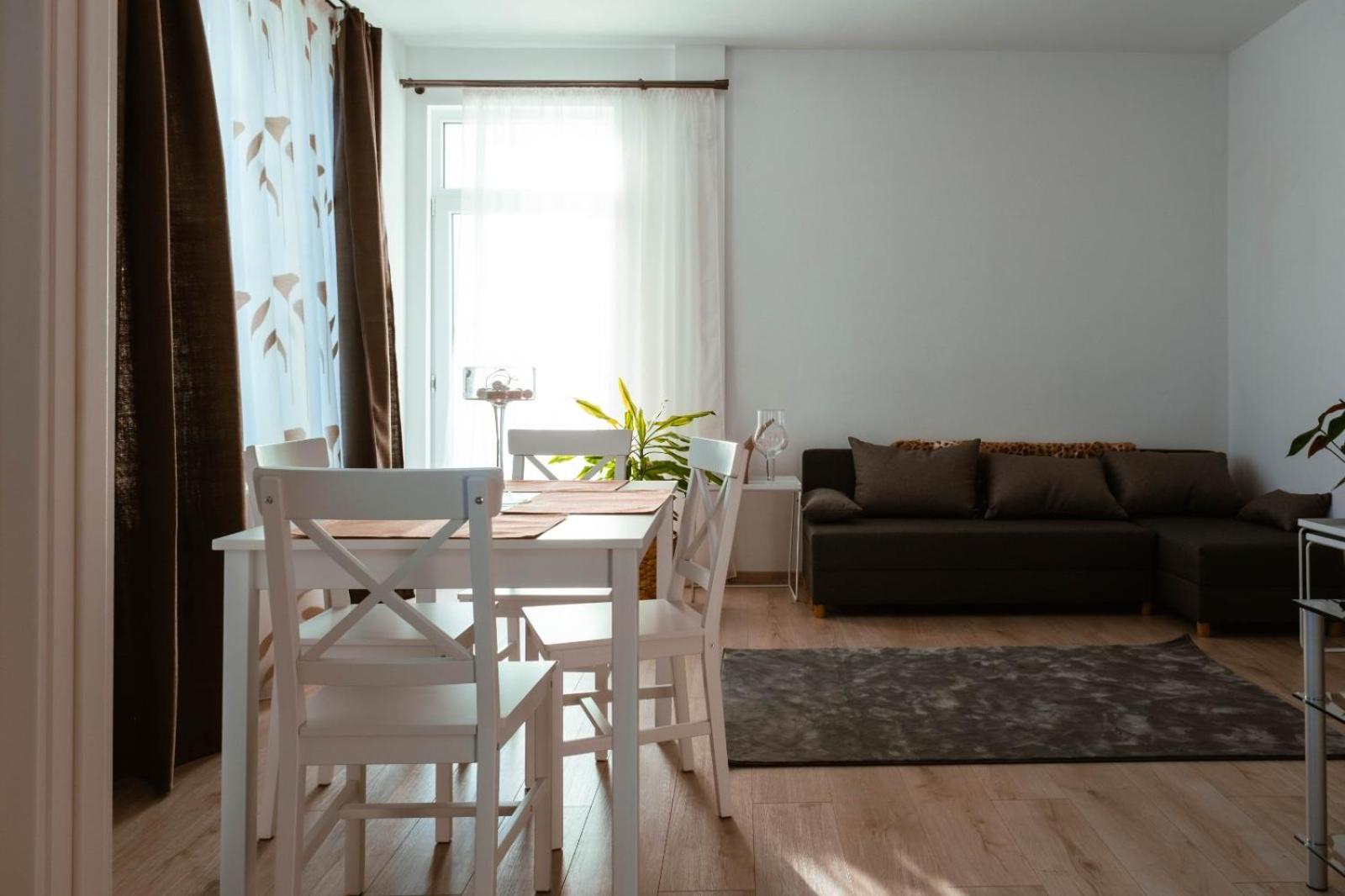 One-Bedroom Apartment - Photo 3