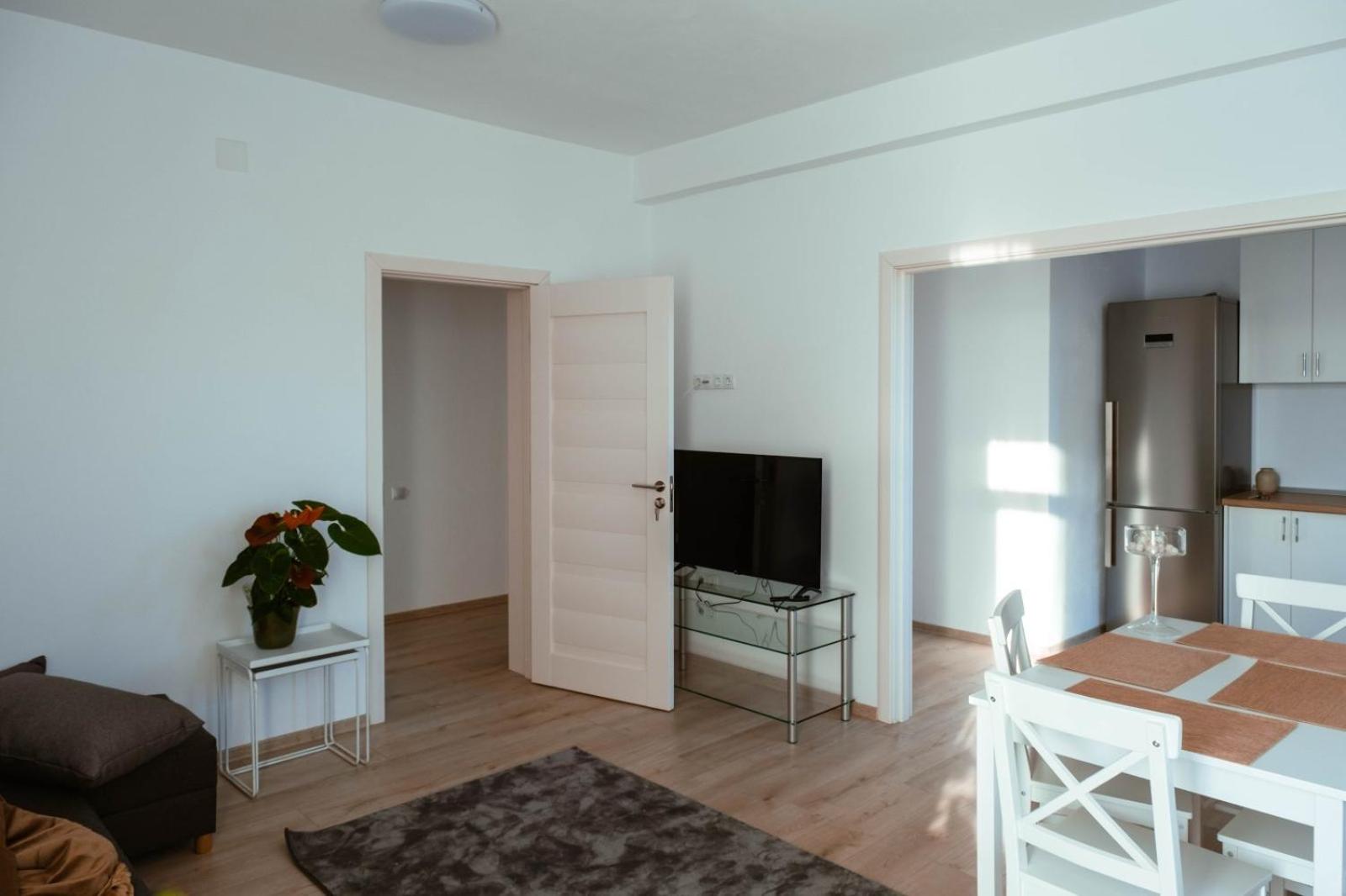 One-Bedroom Apartment - Photo 4