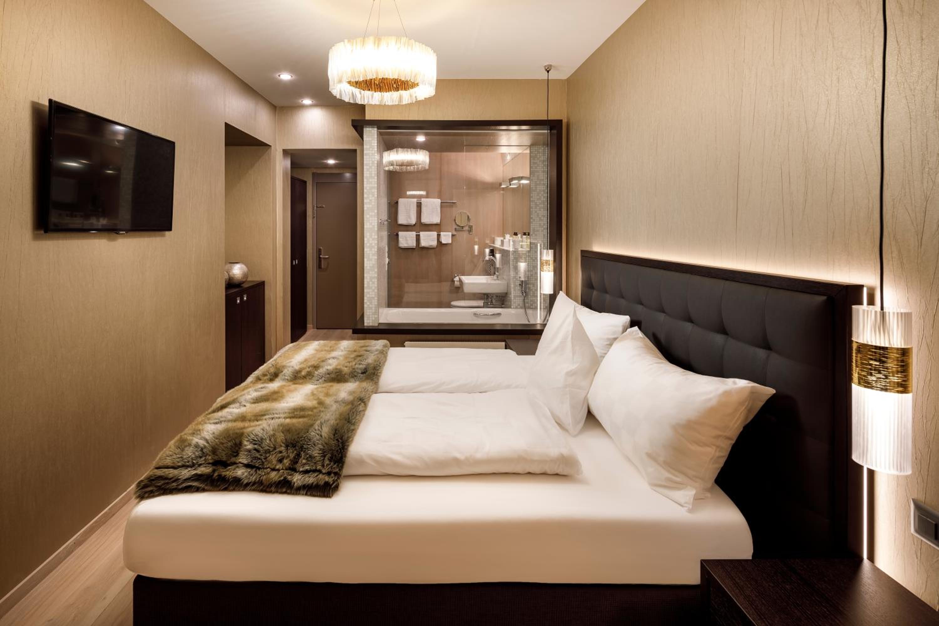 Double Room with Balcony - Photo 1