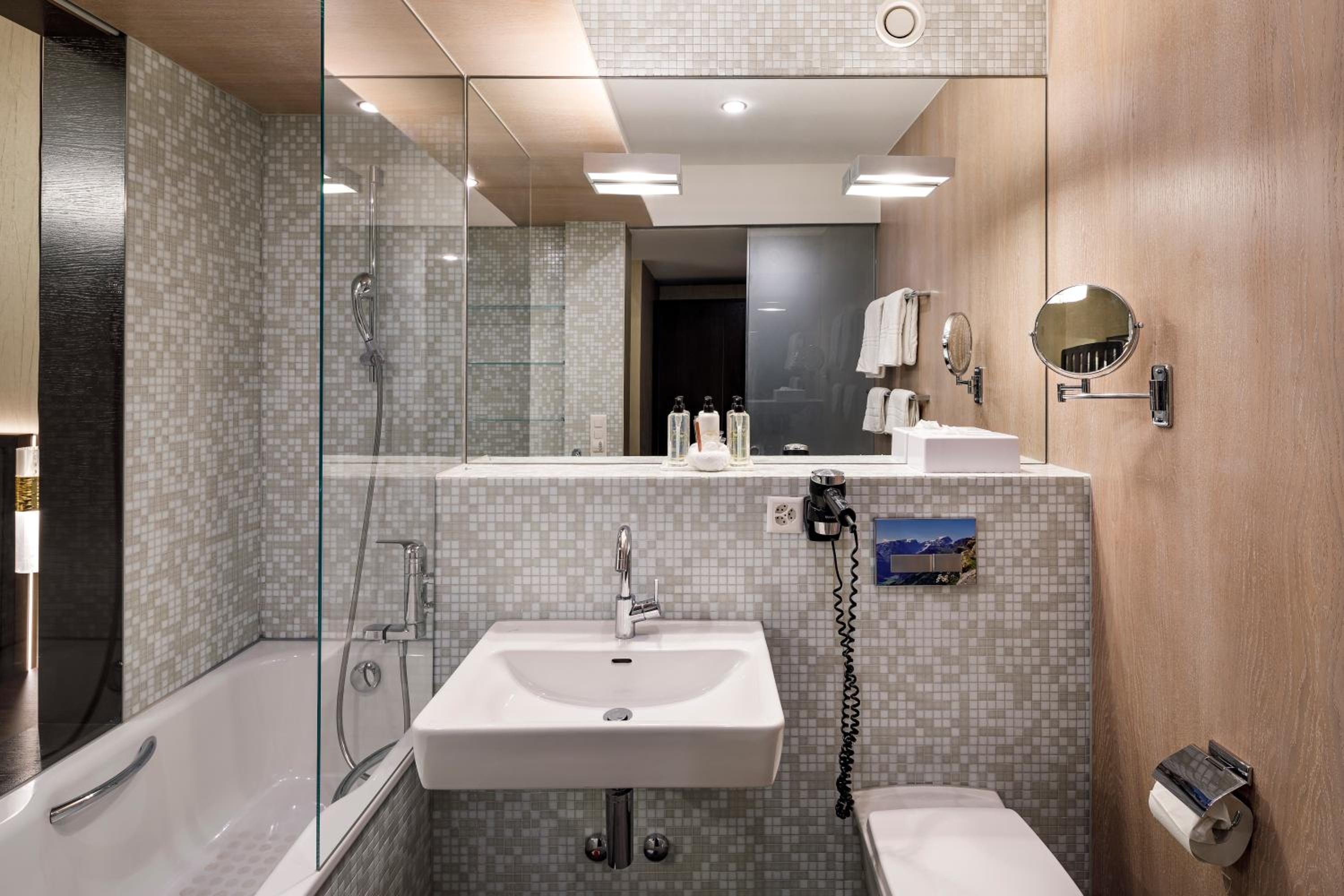 Double Room with Balcony - Photo 3