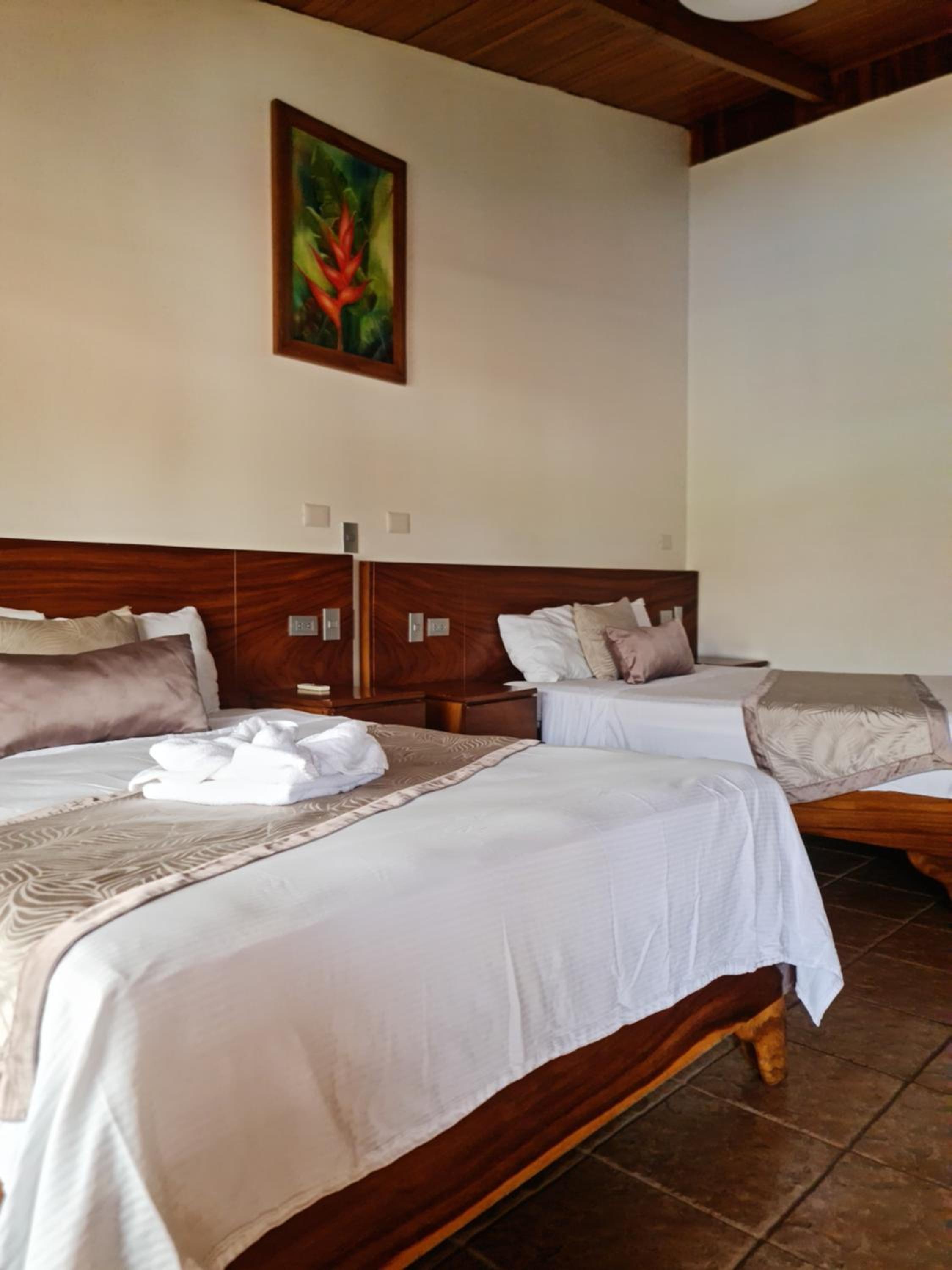 Deluxe Double Room with Two Double Beds - Photo 7